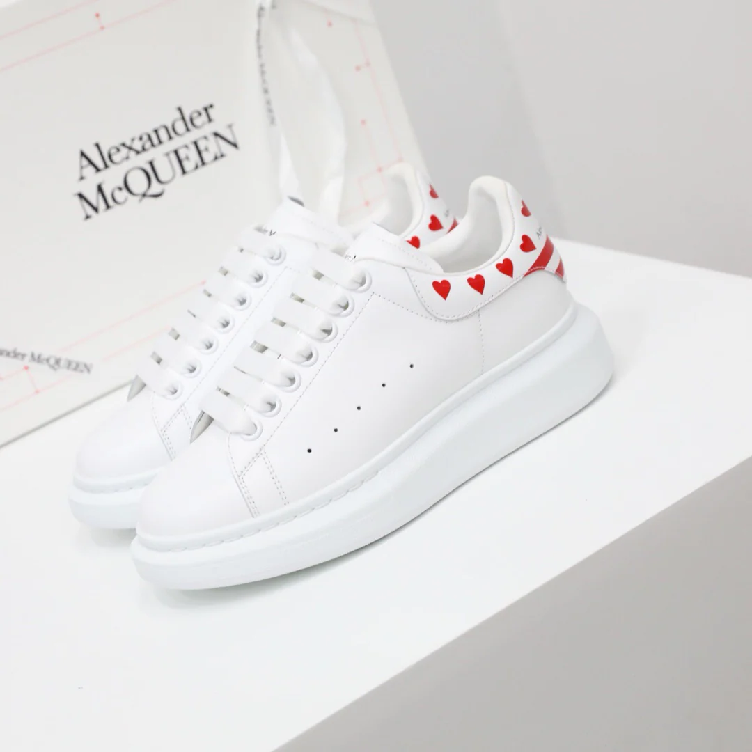 McQueen - Классические белые кроссовки - Красное сердце