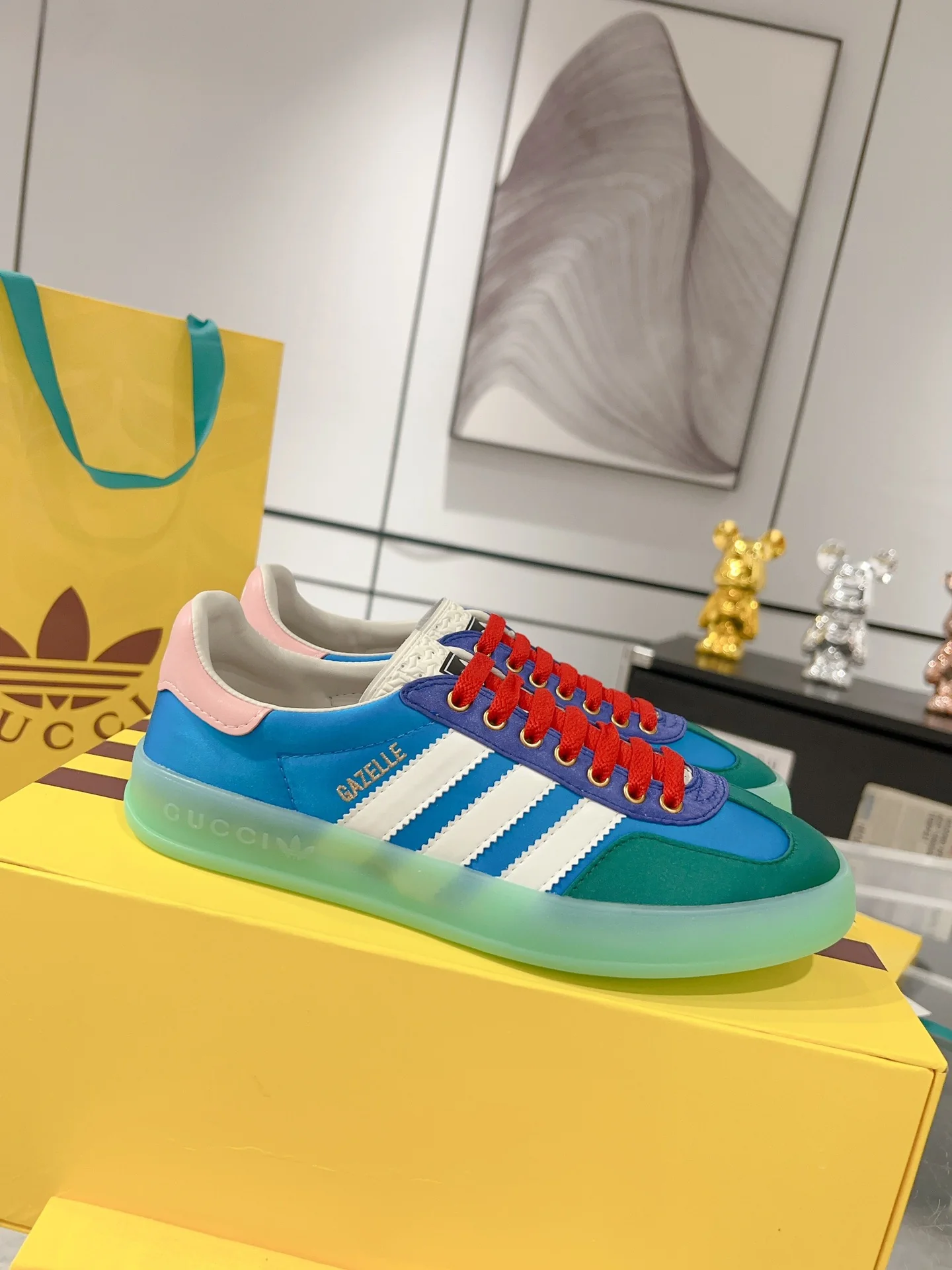 Новинка сезона осень/зима 2023 от Gucci - Коллаборация - Немецкие кроссовки для тренировок - Синие