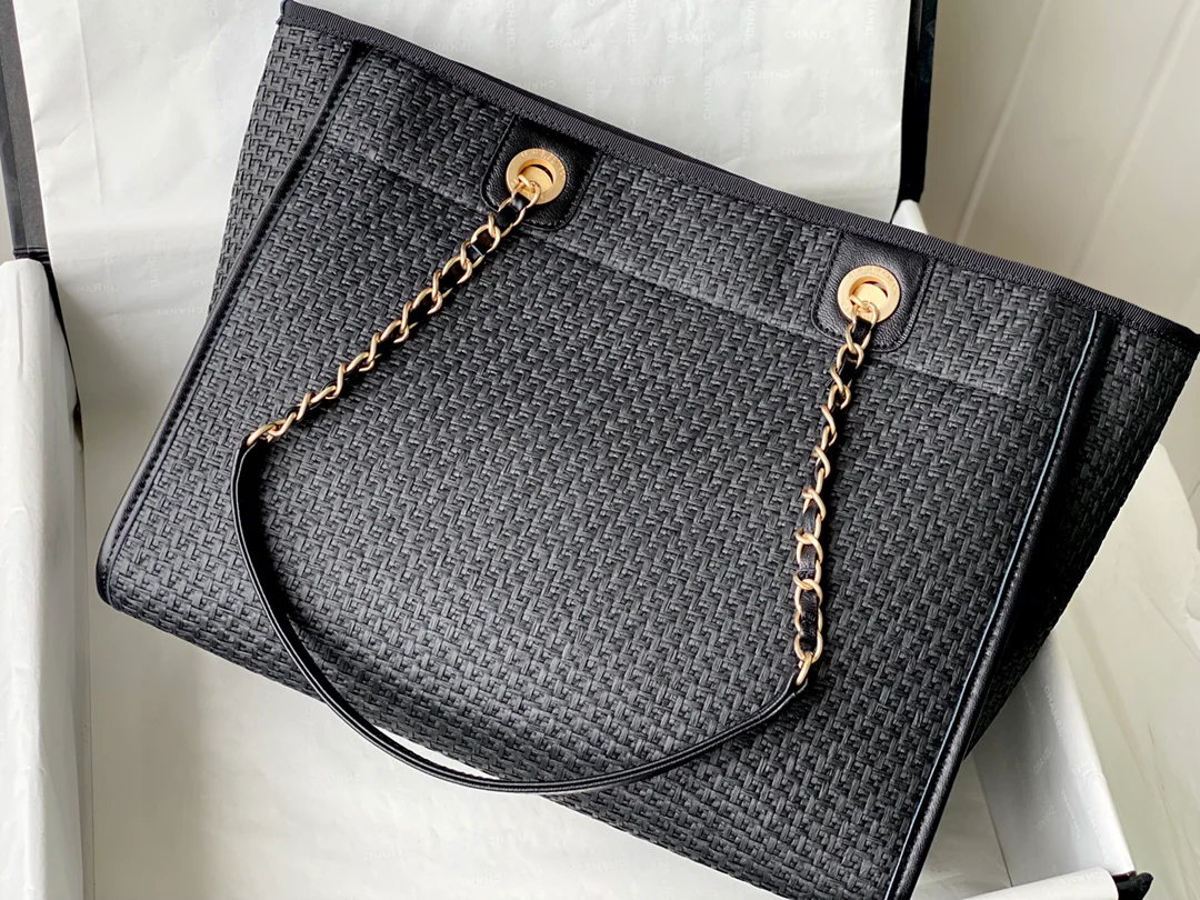 Соломенная пляжная сумка Chanel - Черная - Средний размер