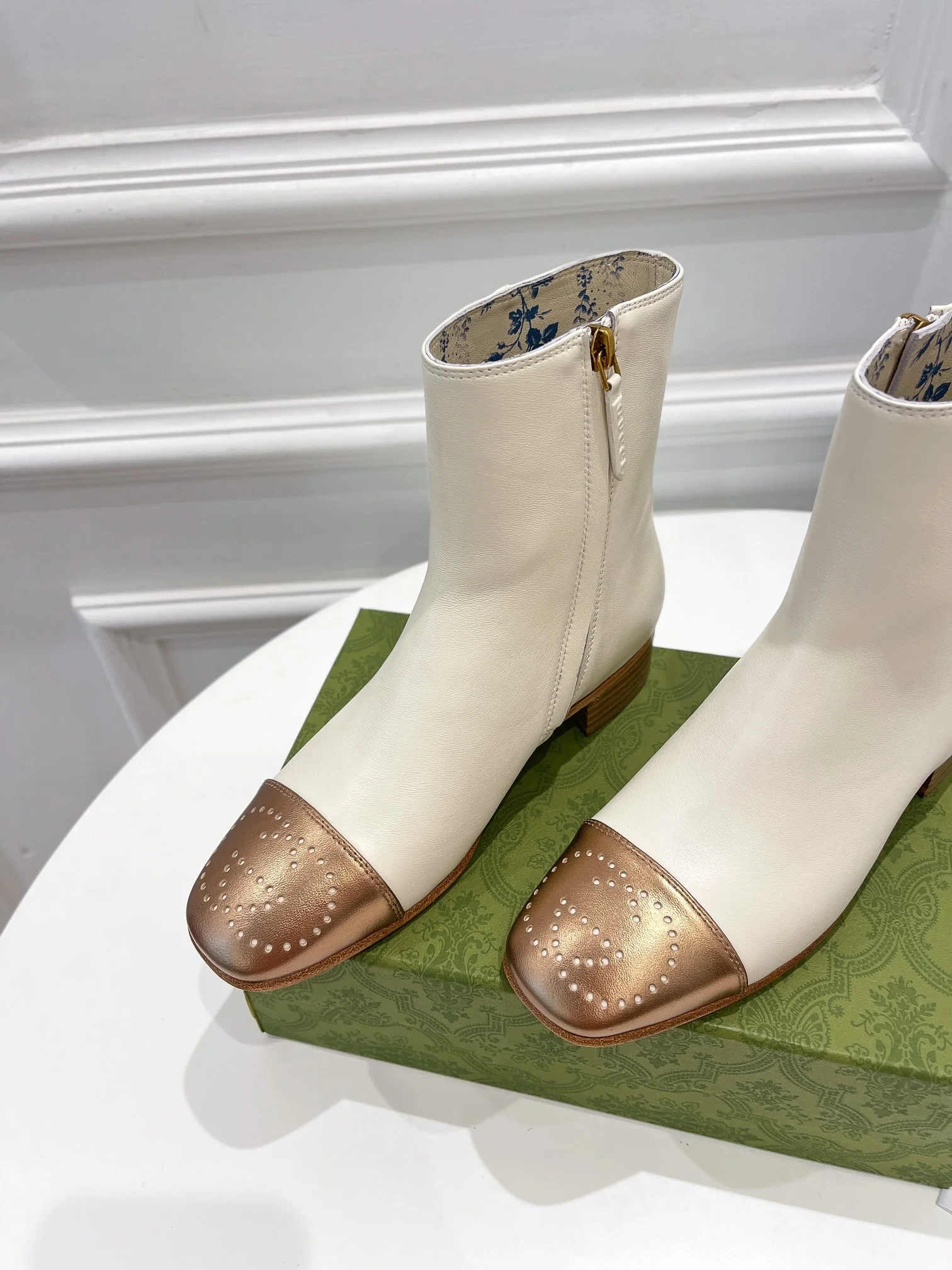 Новинки осенне-зимней коллекции Gucci 2022 - Ботильоны - 3