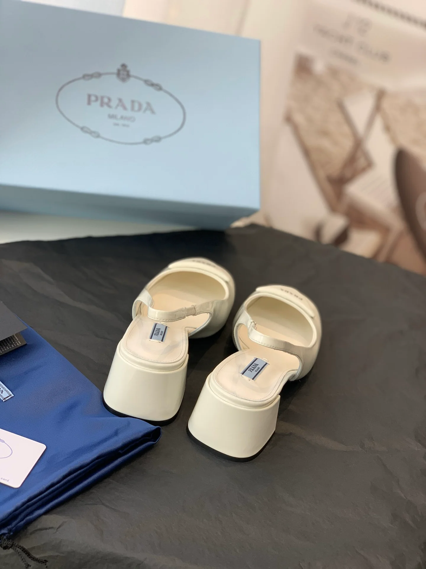 Туфли Prada - Туфли-мэри-джейн на низком каблуке от Prada - белые