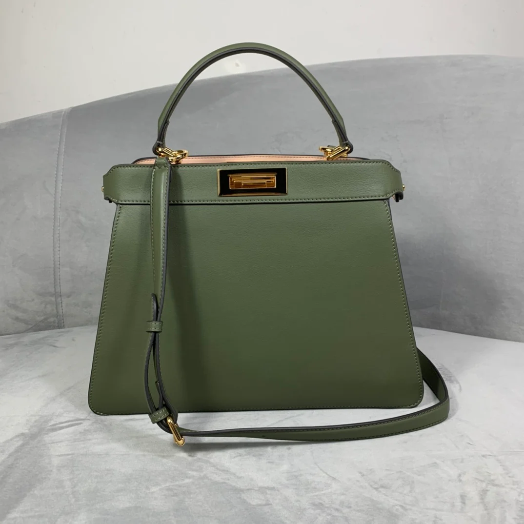 Fendi Peekaboo i-seey Средне-зеленая кожаная сумка