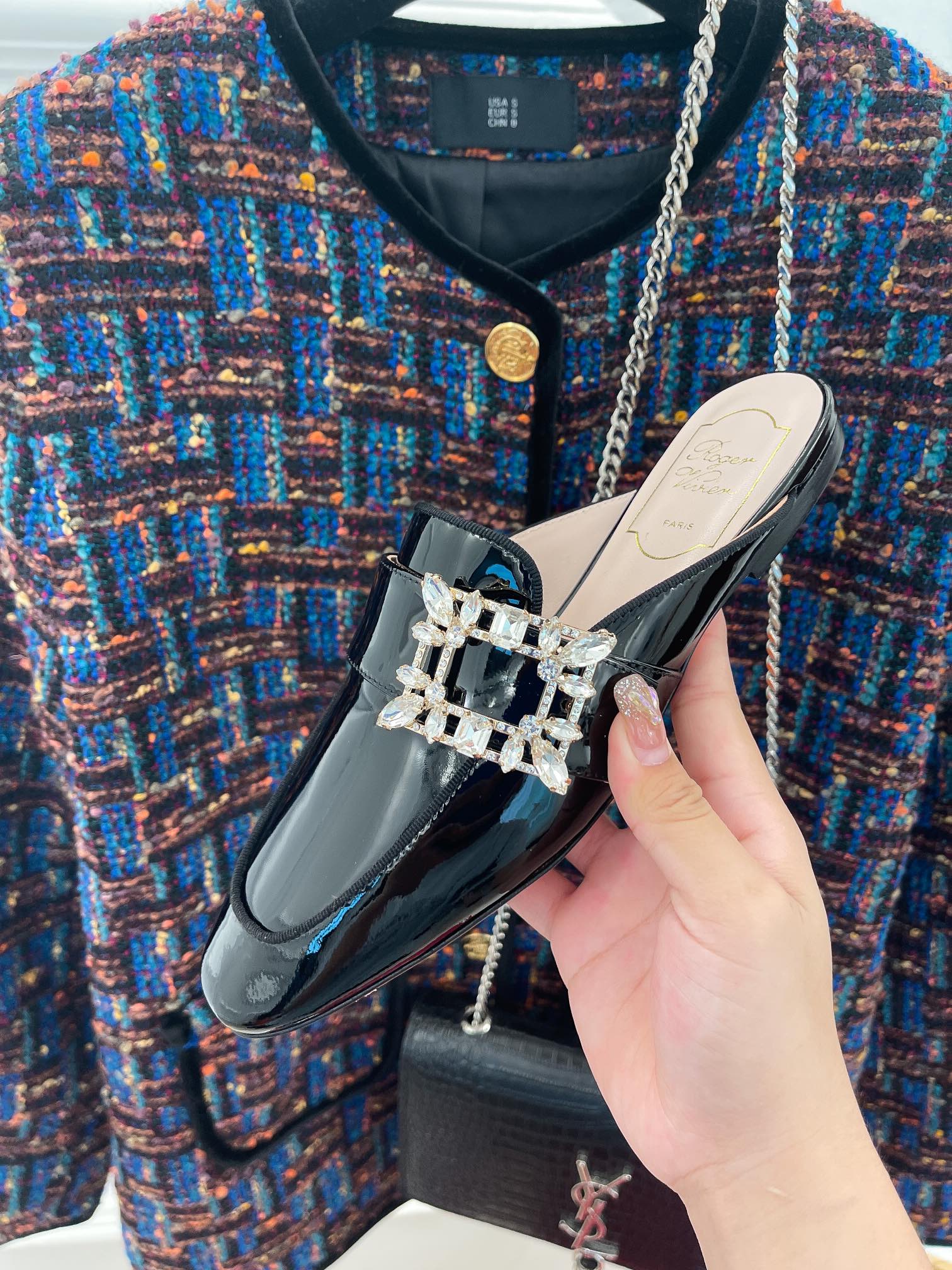 Обувь RV - Коллекция ?Ранняя осень 2022? - Мюли, украшенные стразами.