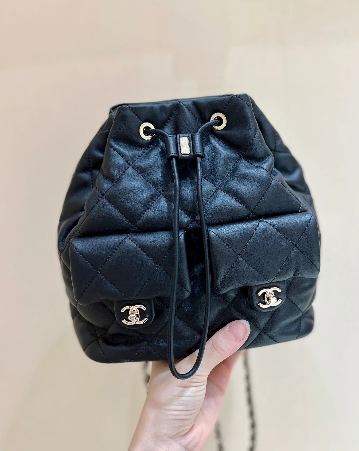 Рюкзак Chanel 23B — черный