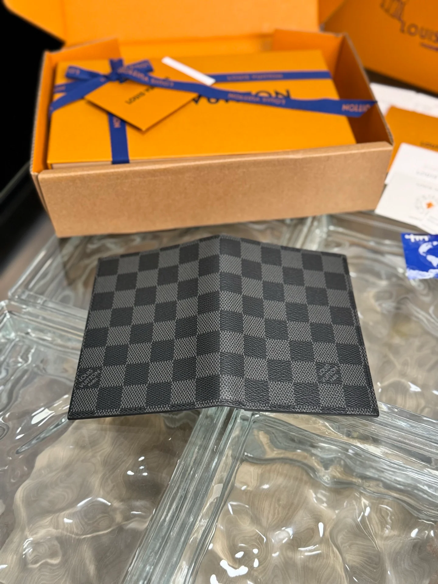 LV-n64411 - Держатель для паспорта - Черный в клетку