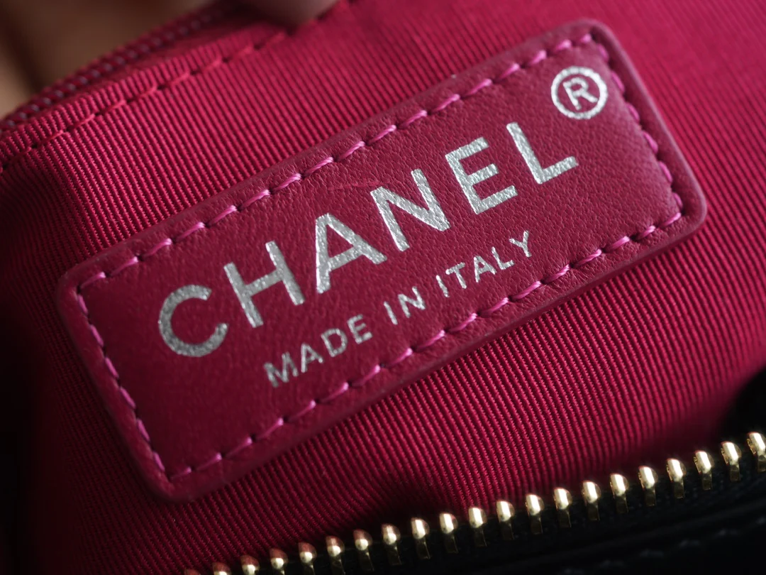 Сумка-хобо Chanel - черная, маленькая, 20 см