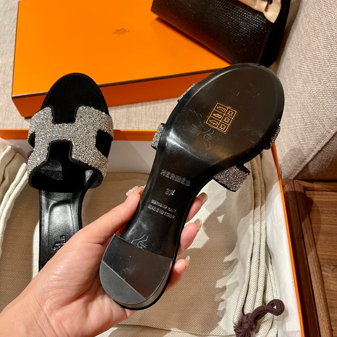 Мюли Hermes на среднем каблуке с бриллиантовой огранкой