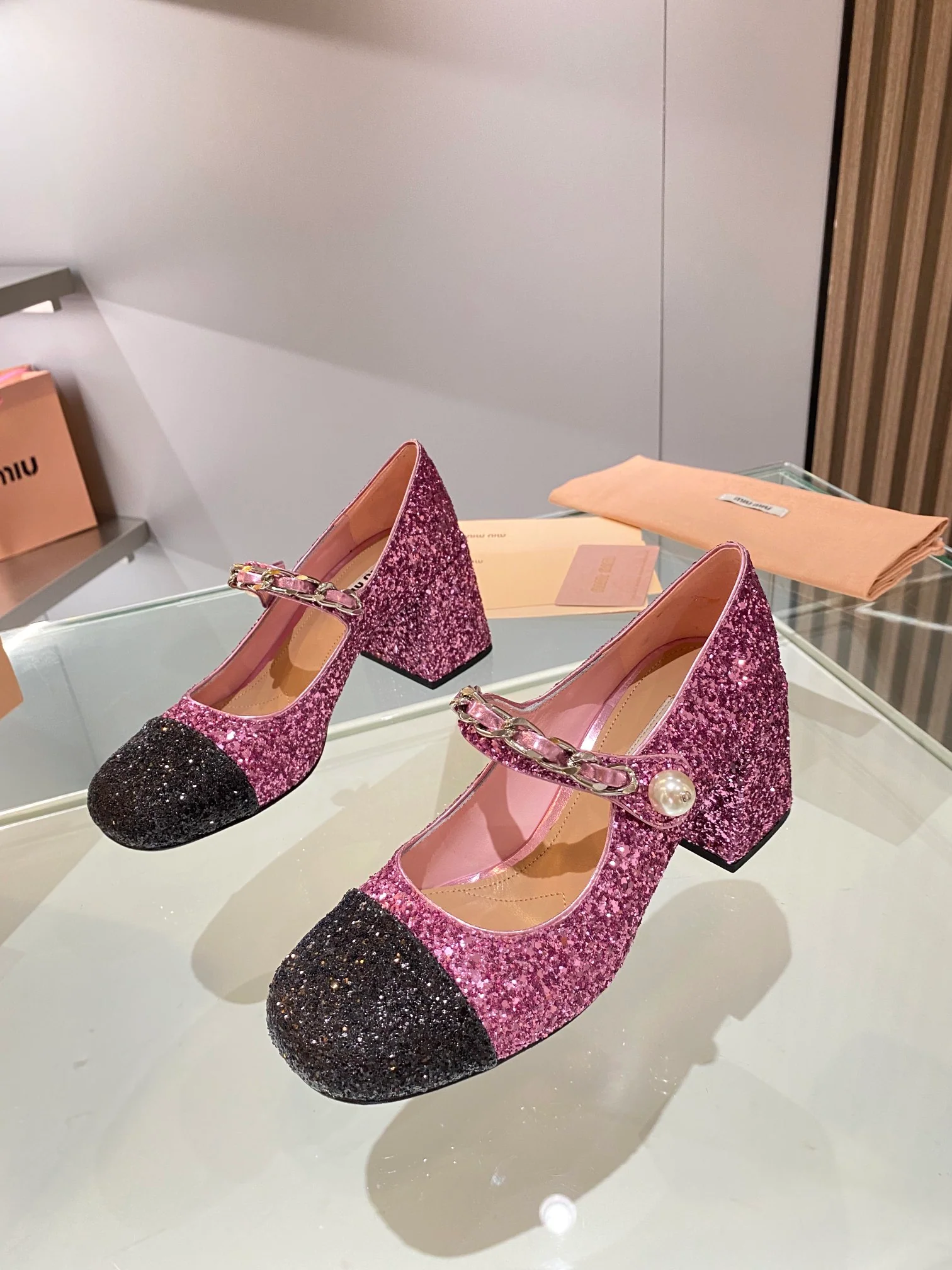 Новые поступления коллекции Miu Miu осень/зима 2023 - Балетки - Туфли на массивном каблуке - 7 см - Розовые