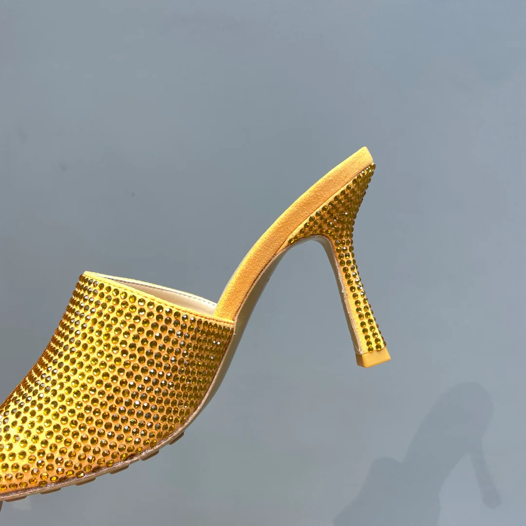 Сандалии на высоком каблуке из коллекции BV-2022 с подиума - 2 шт.