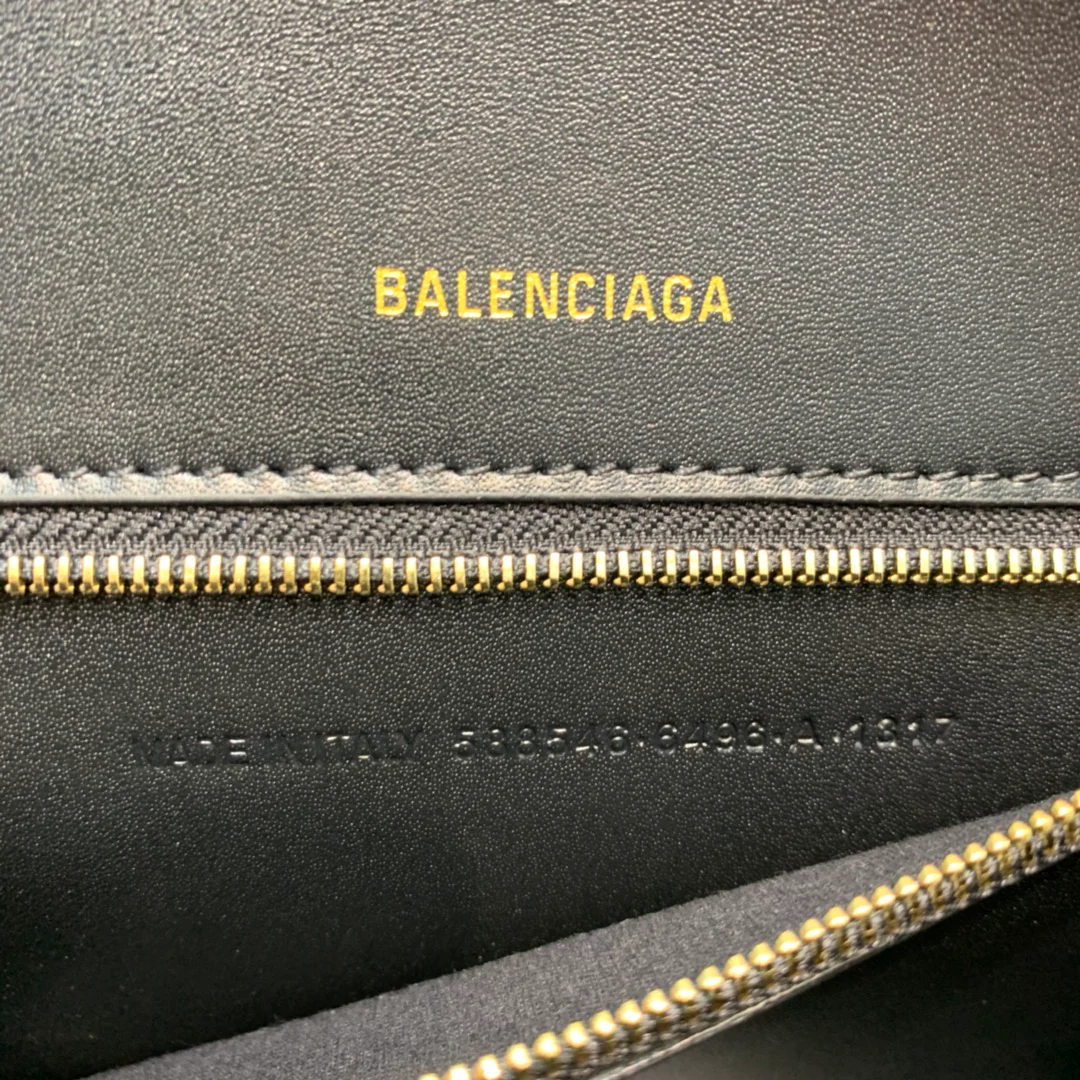 Сумка Balenciaga Hourglass (большая) - черная, однотонная кожа.
