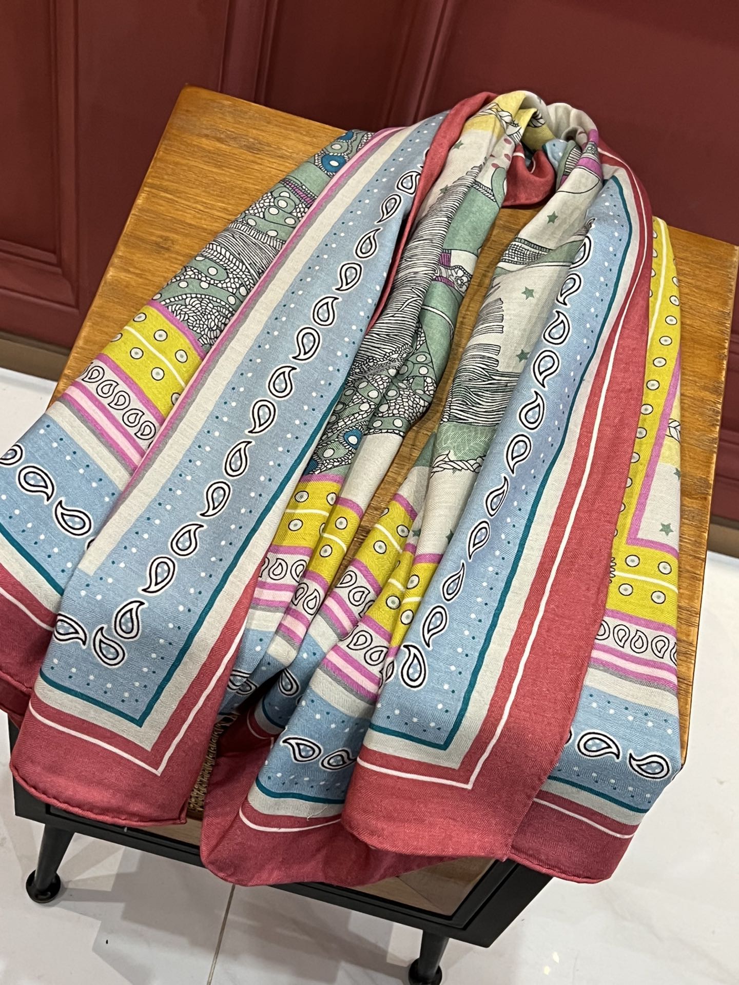 Элегантное двустороннее седло Hermes - 140 см - Шелк-кашемир - Красное