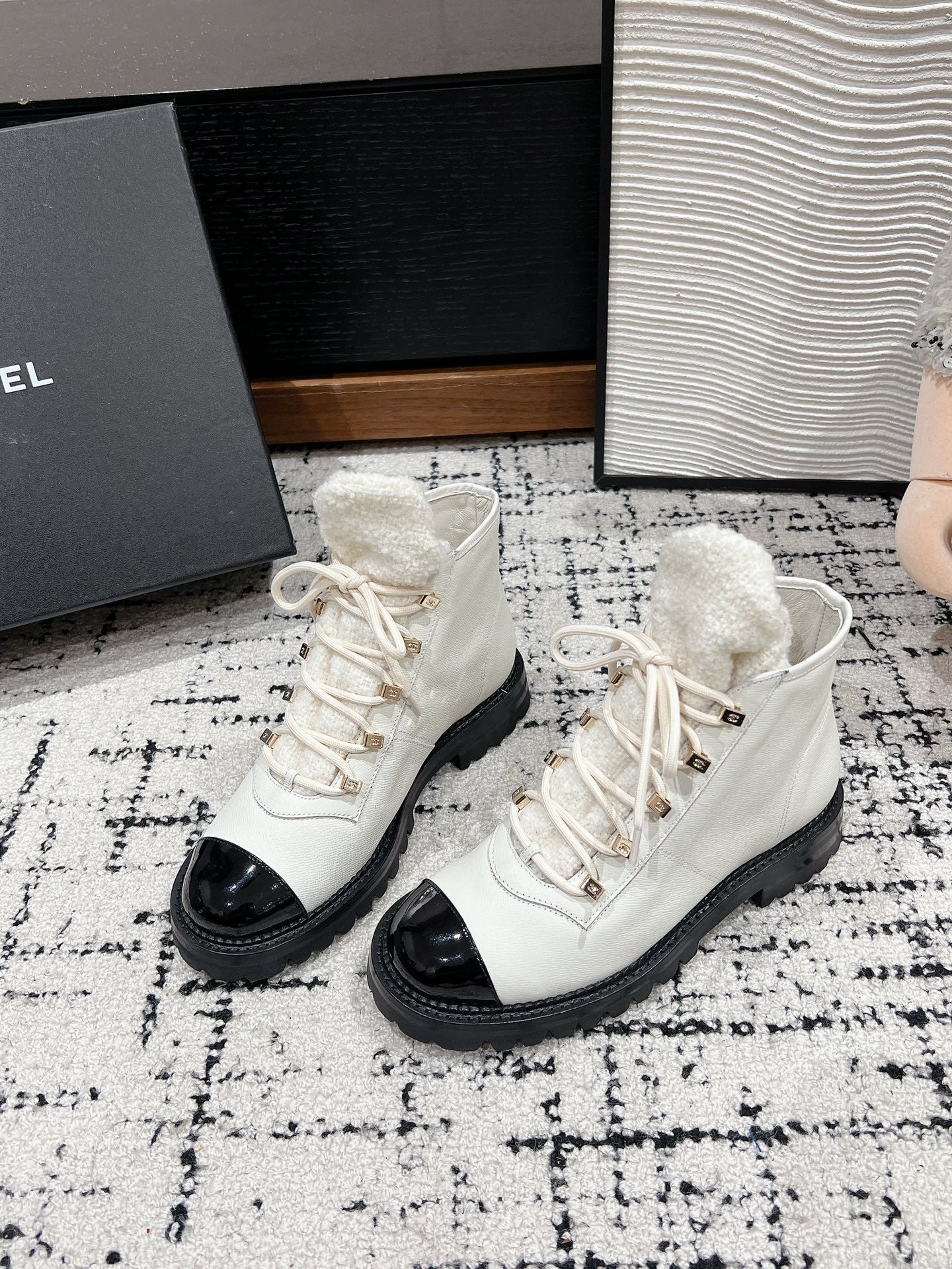 Ботинки Chanel Dr. Martens 2024 — белые