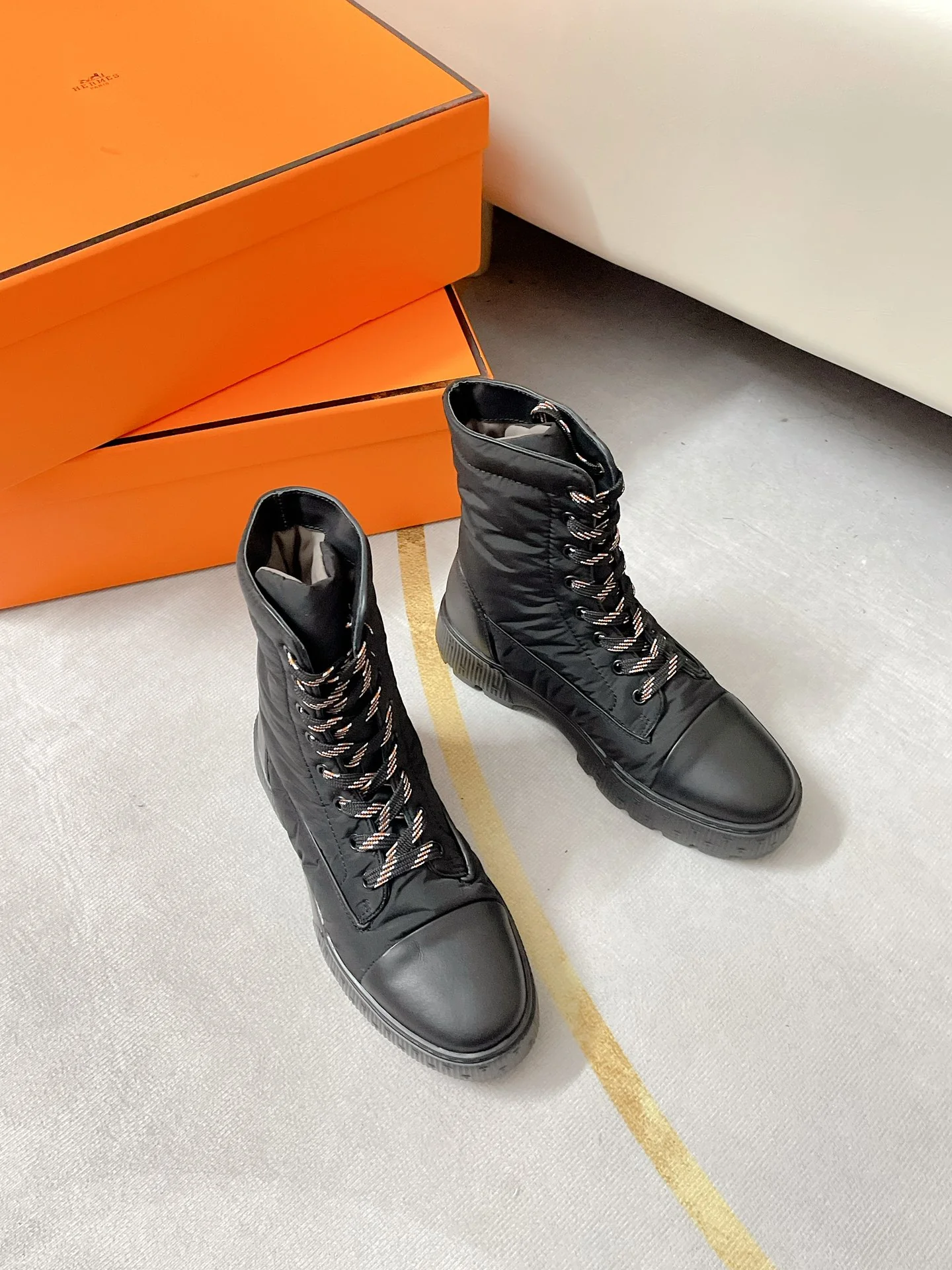 Новинка сезона осень/зима 2022 от Hermes - Высокие кожаные сапоги - 1