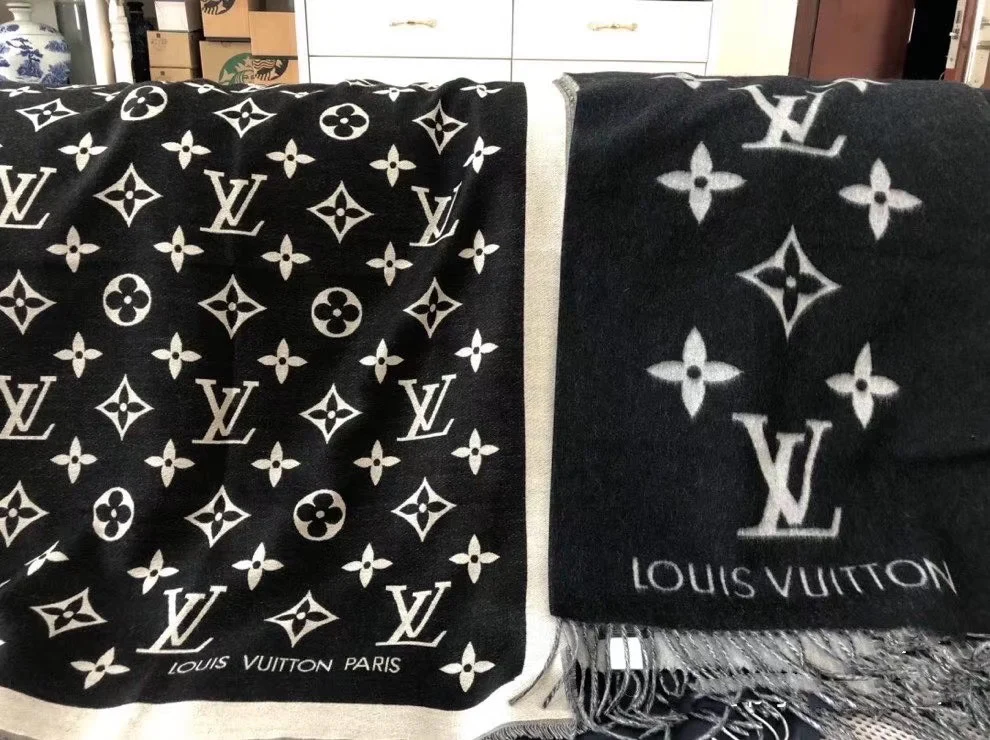 Шерстяной жаккардовый шарф LV Miss LV - 75-200 см