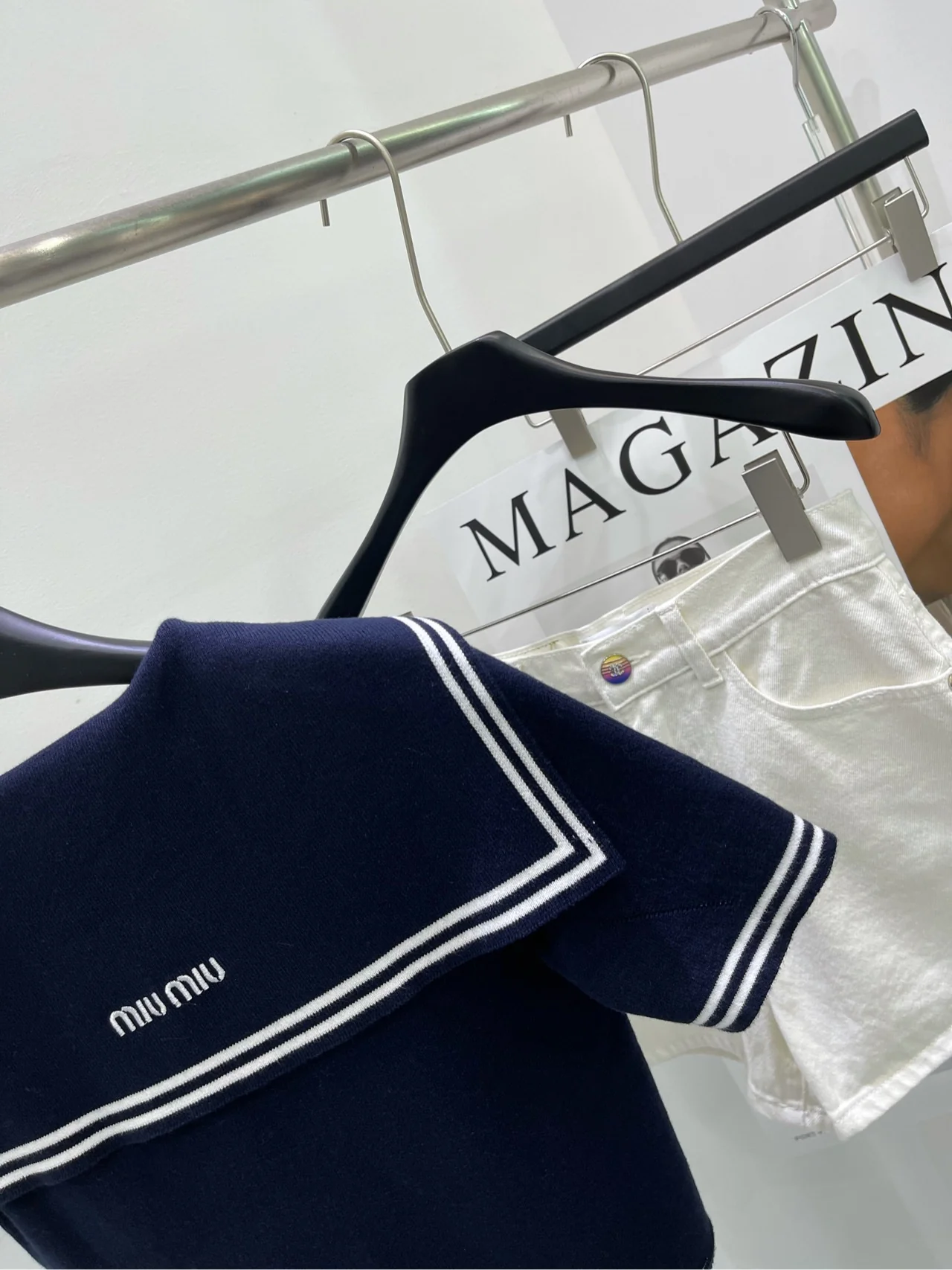 Miu Miu-2404 Футболка с коротким рукавом и воротником, темно-синяя с белой отделкой