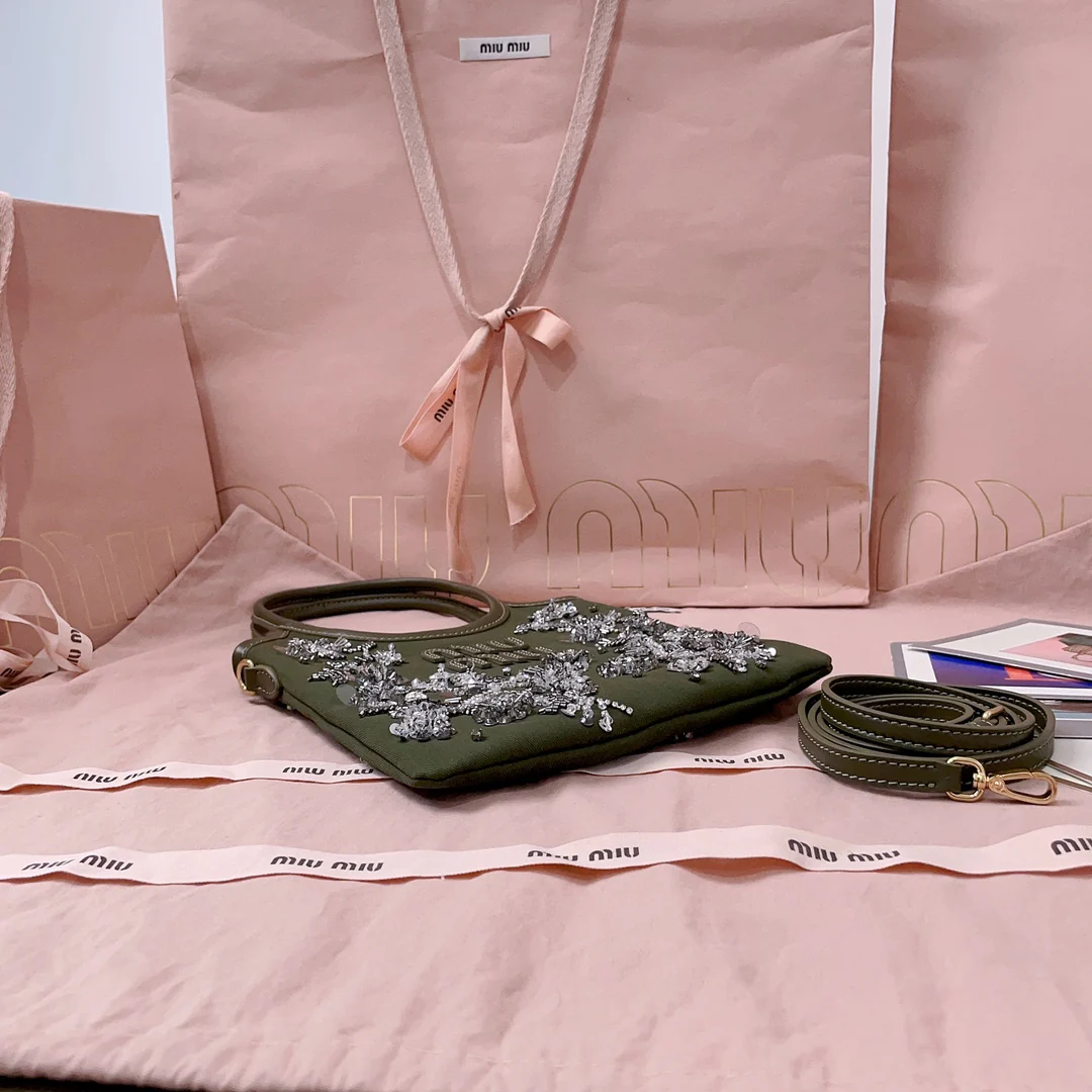 Сумка Miu Miu 5ba281 с вышивкой бисером в виде плюща - черная