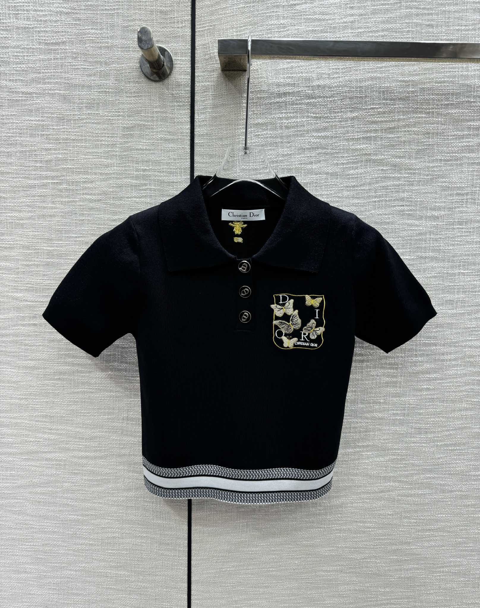 Футболка-поло Dior 2403 с вышитой бабочкой, трикотажная, с короткими рукавами - черная