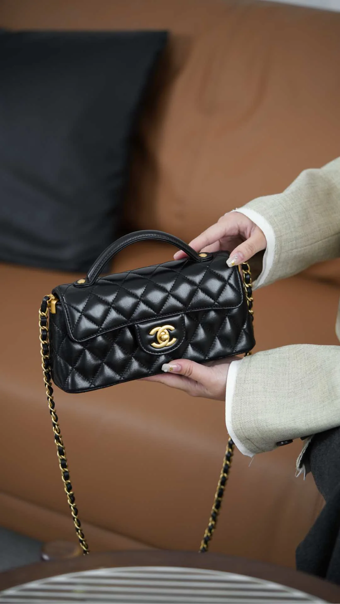 Chanel 25p - Сумка с горизонтальной ручкой и клапаном - Черно-золотая