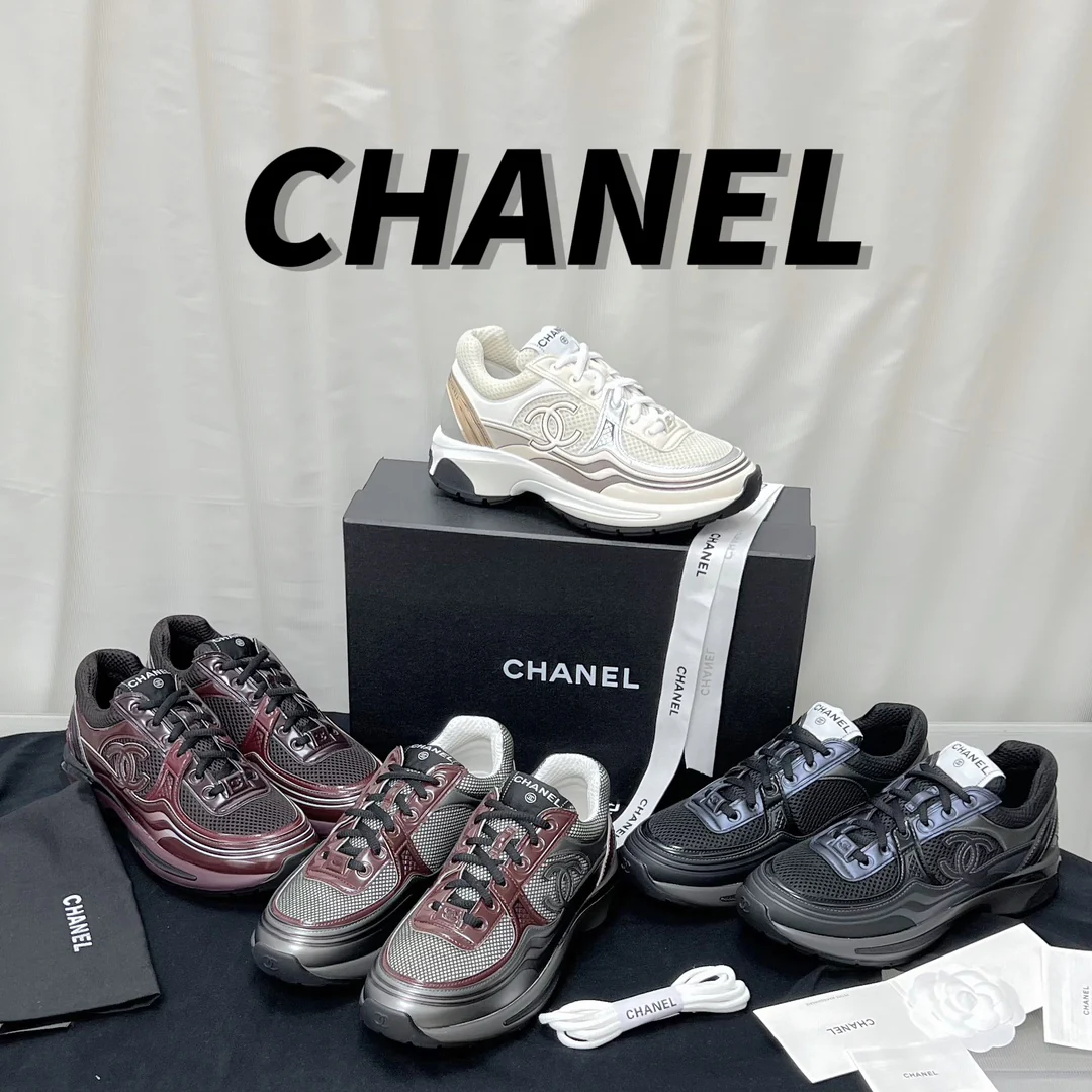 Круизная коллекция Chanel 2023 — Подиумная коллекция — Кроссовки — Черно-красные