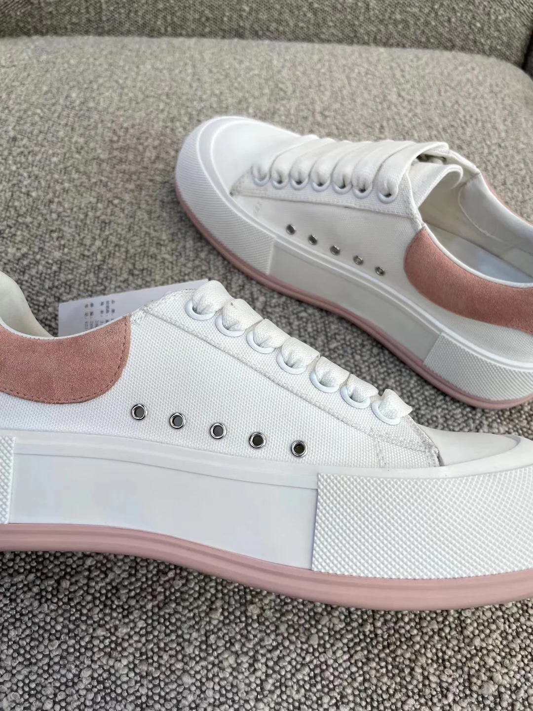 Низкие парусиновые кеды McQueen - белые.