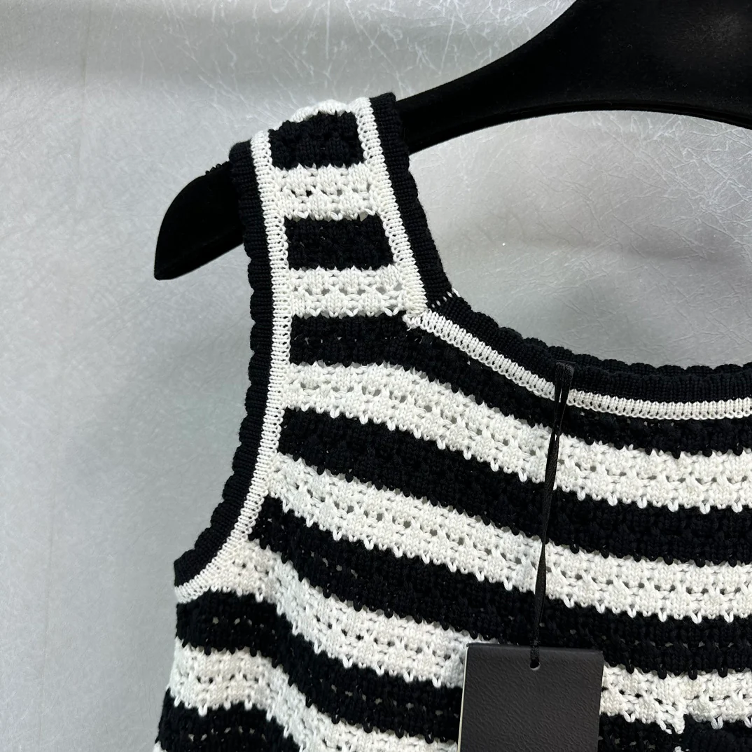 Fendi - 2403 - Весна/Лето 2024. Новый модный жилет - черно-белые полоски.