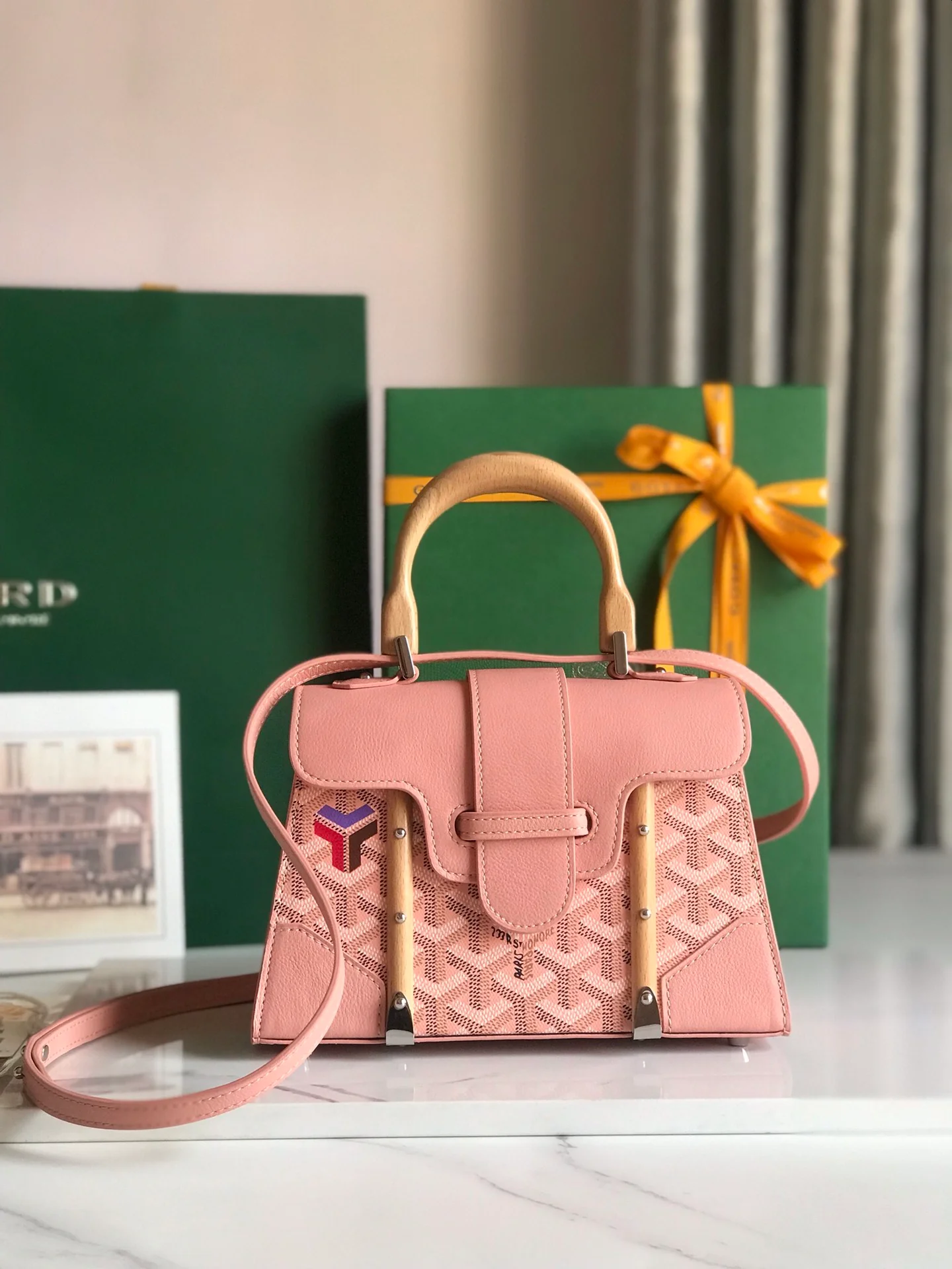 Расписная сумка Goyard Saigon из серии Saigon - розовая.