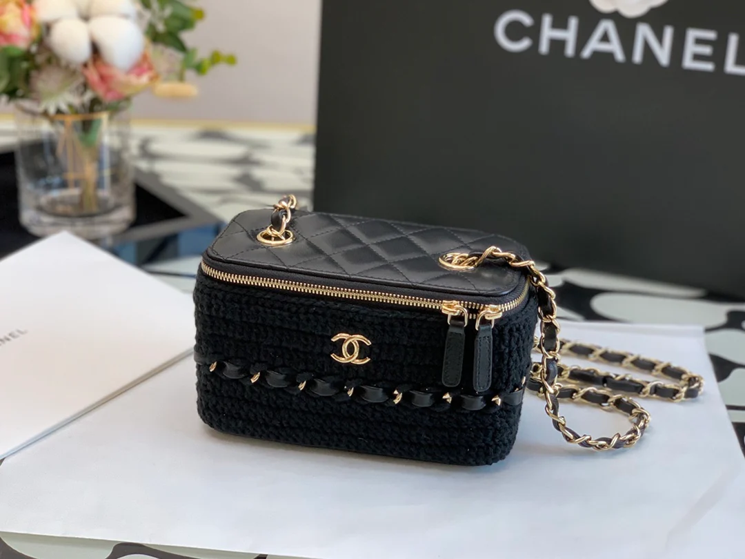 Новинка весны 2022 года от Chanel - Плетеный квадратный узор - Черный