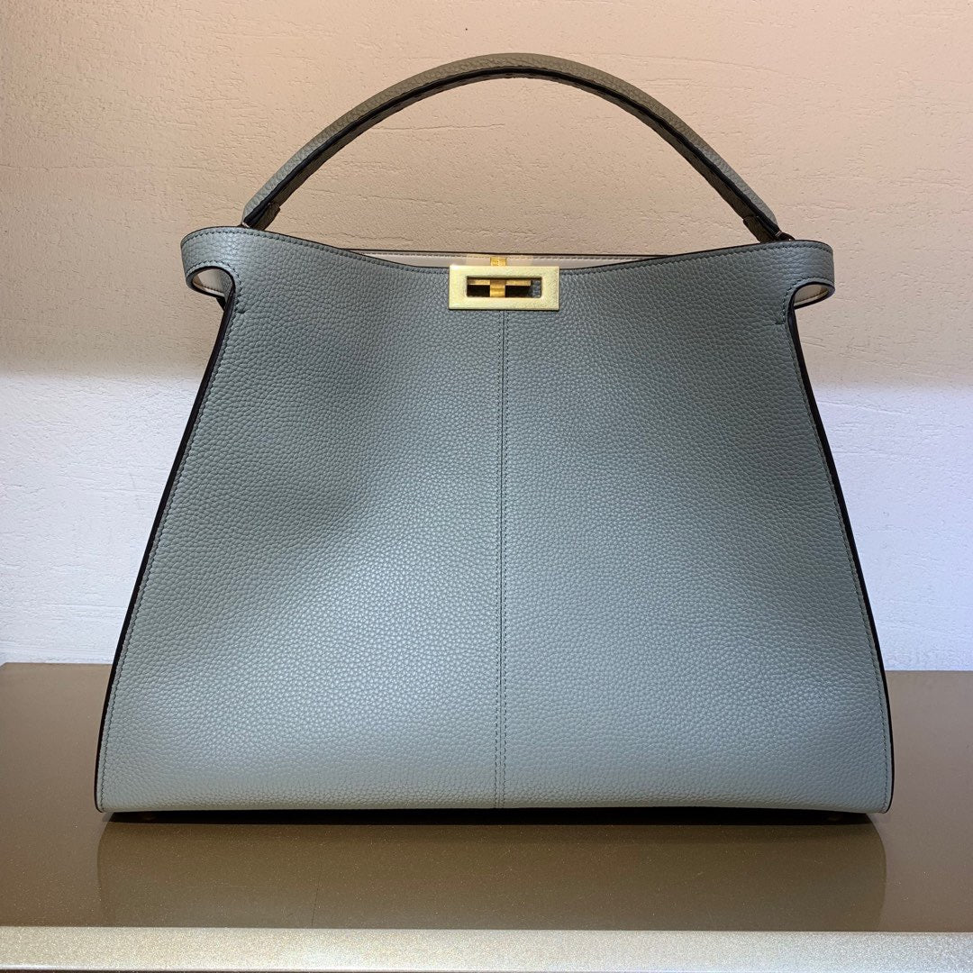 Большая кожаная сумка Fendi Peekaboo Lite синего цвета