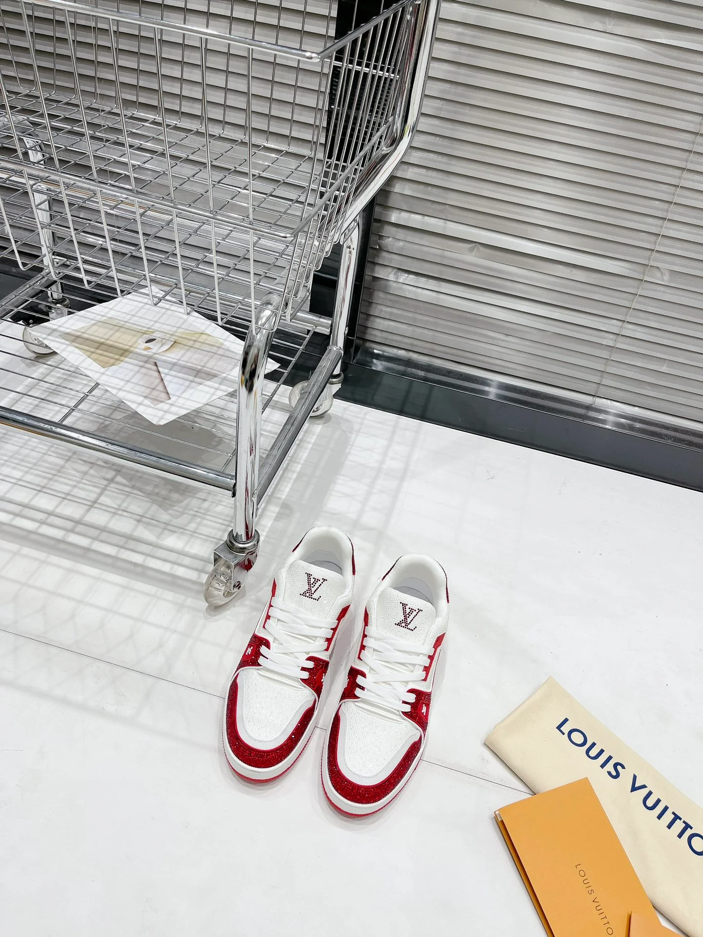 Кроссовки LV Trainer - обувь для скейтбординга - глянцевые белые и красные - унисекс