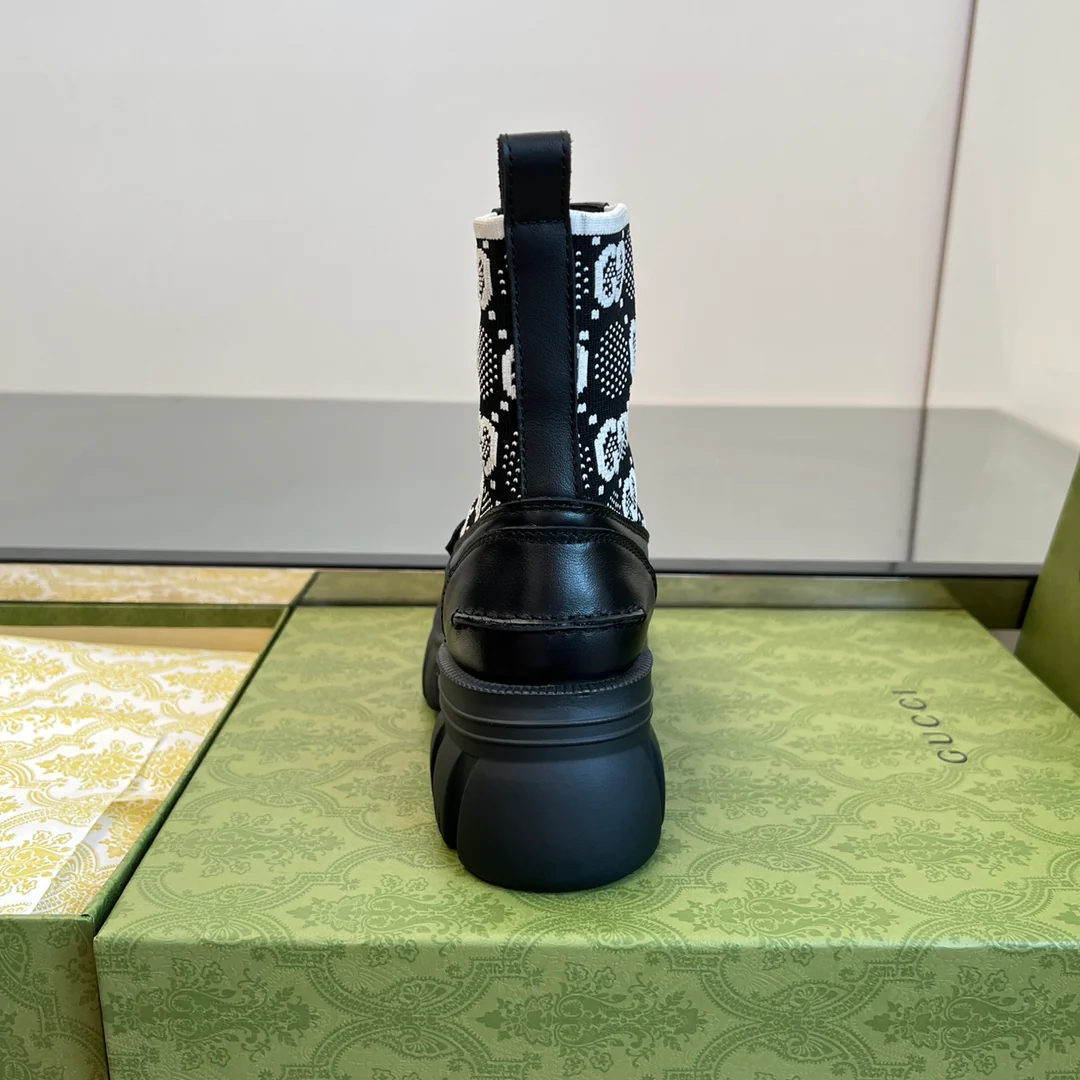 Новинка сезона осень/зима 2022 от Gucci - Ботинки челси - Черные - 1