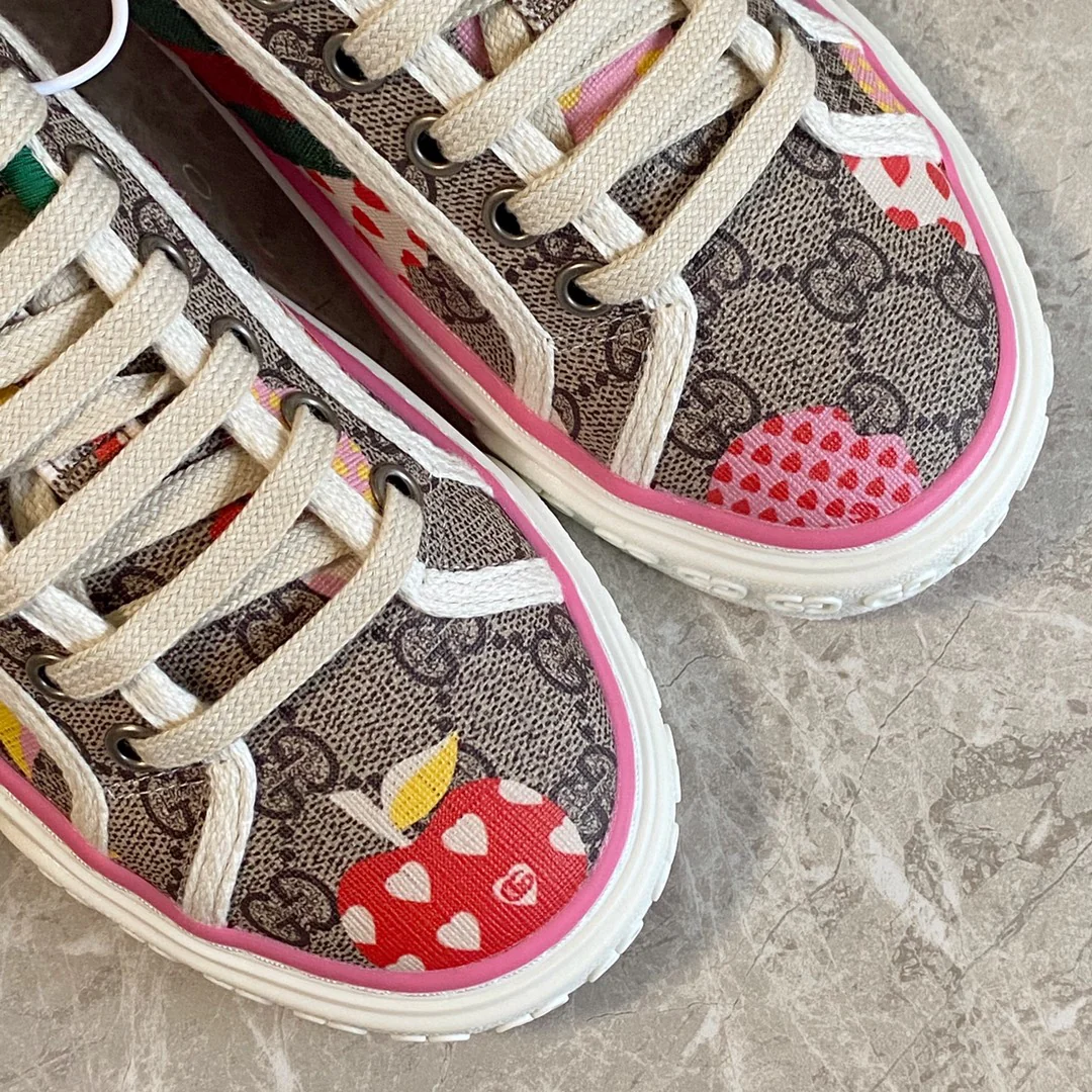 Кроссовки/кеды Gucci