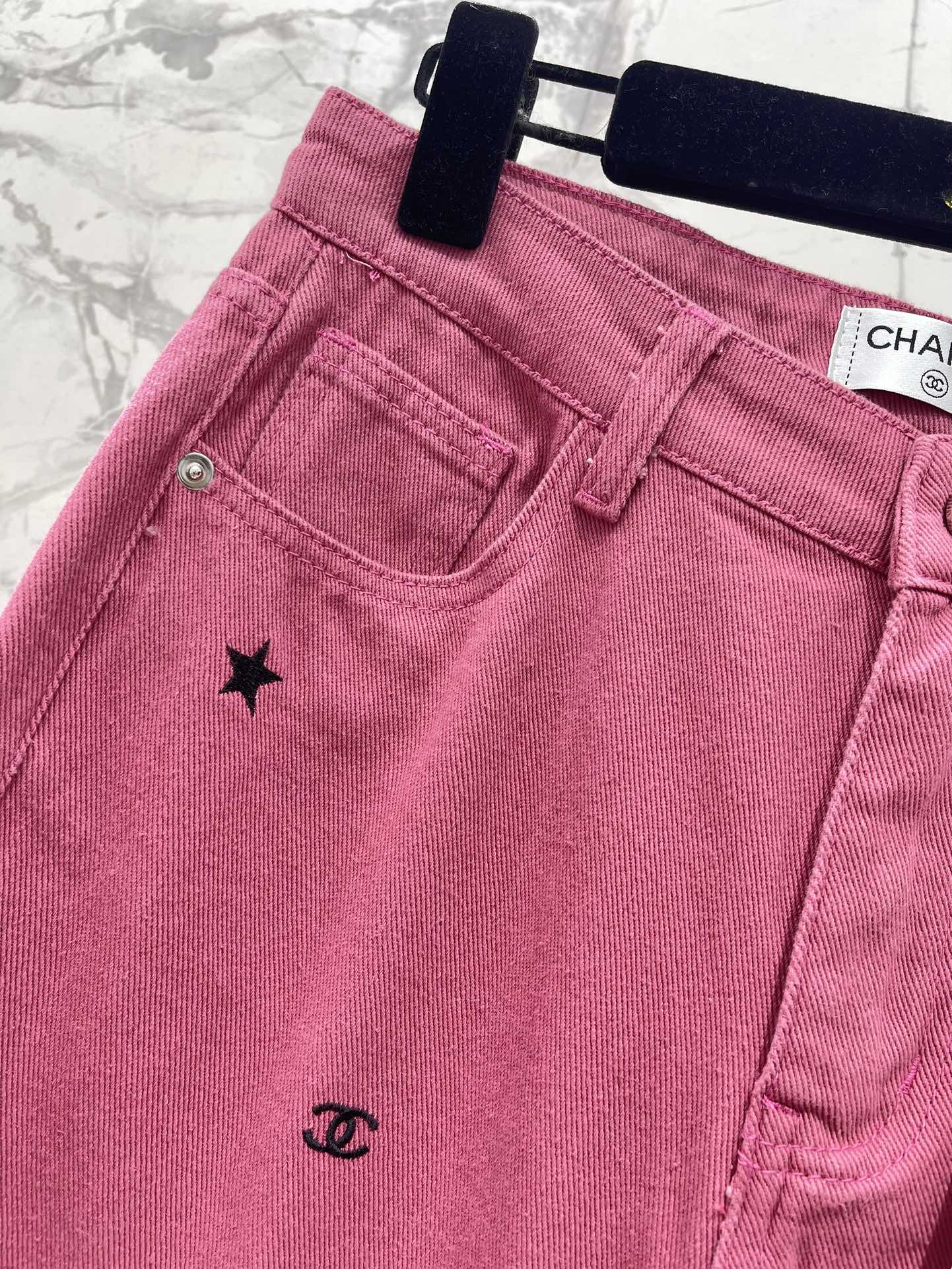 Джинсы прямого кроя Chanel 2403 со звездным узором