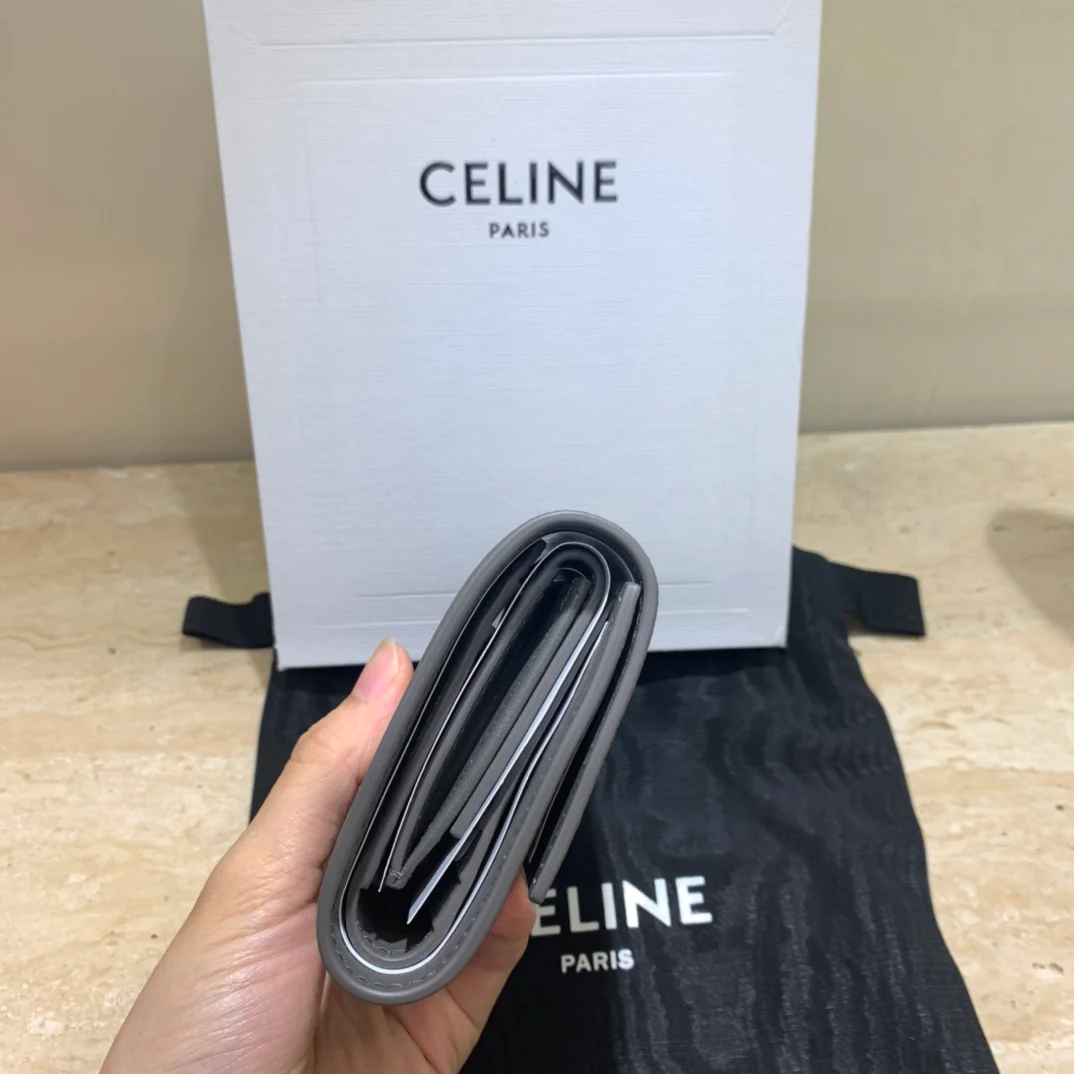 Короткий трехсекционный кошелек Celine - серый с принтом пальмовых листьев