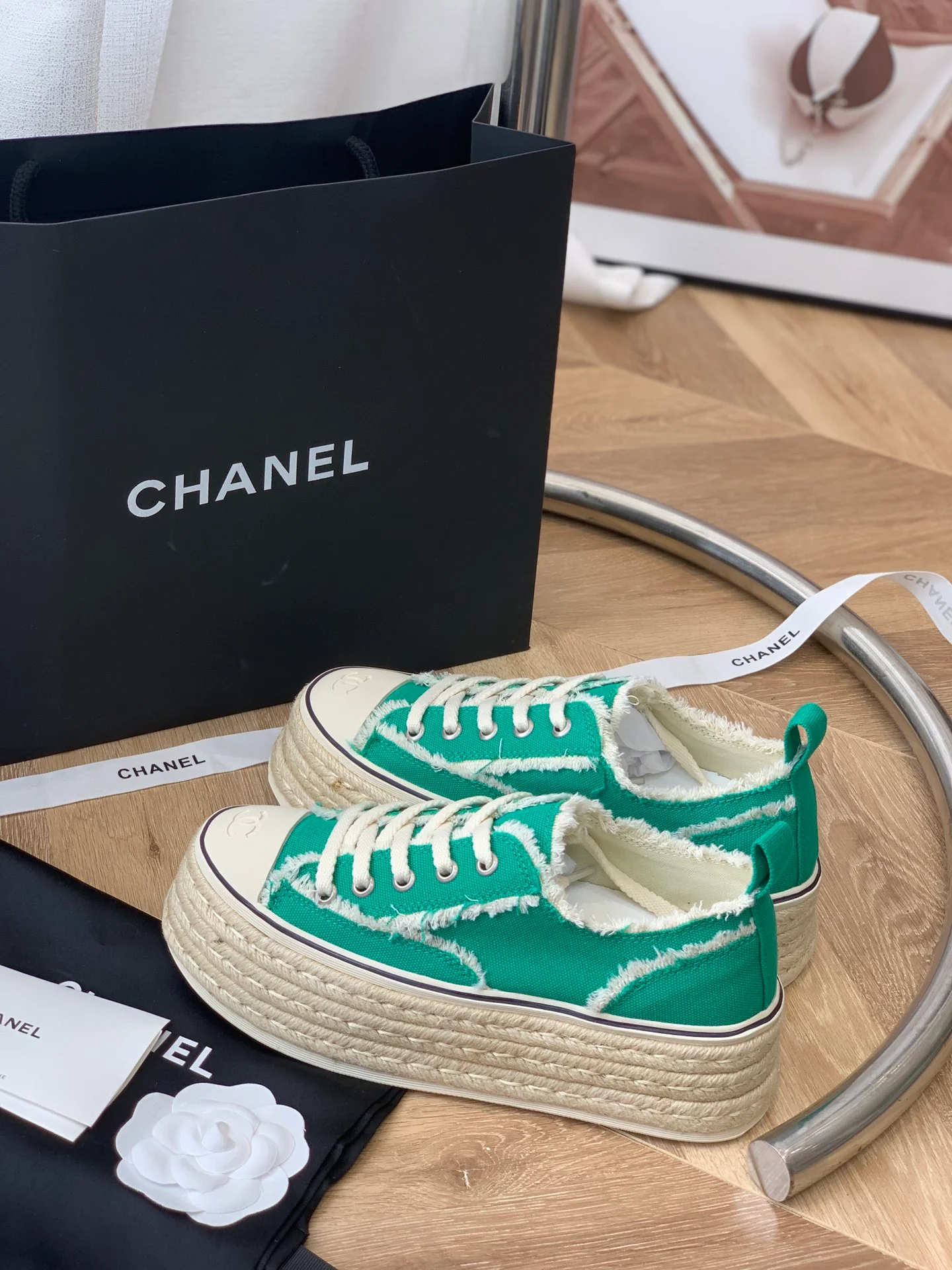 Кедовые туфли на платформе Chanel - повседневная обувь - зеленые