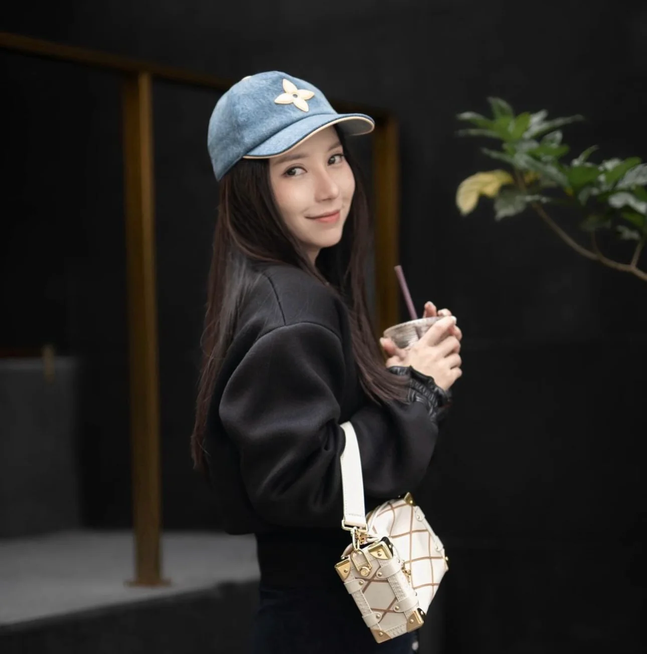 m25160-LV-side-trunk-small chain bag-white diamond pattern