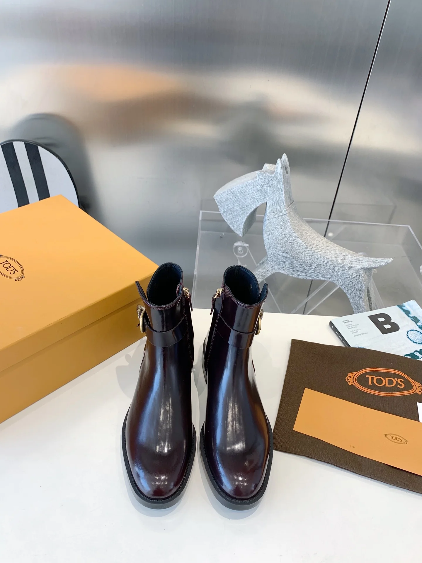 Ботинки челси Tods с головой льва - коричневые