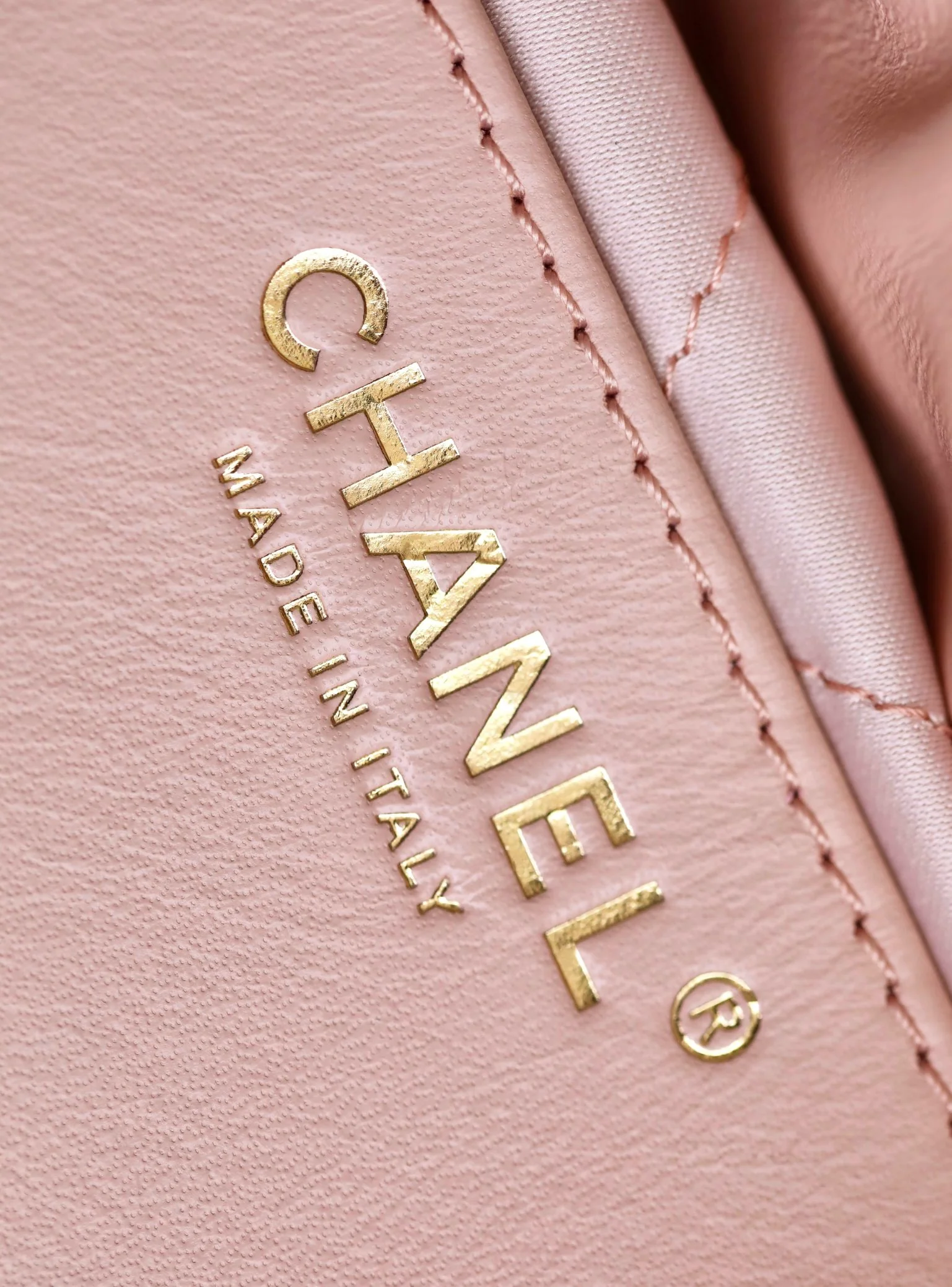 Новинка сезона весна/лето 2023 от Chanel - сумка 22 - мини - розовая