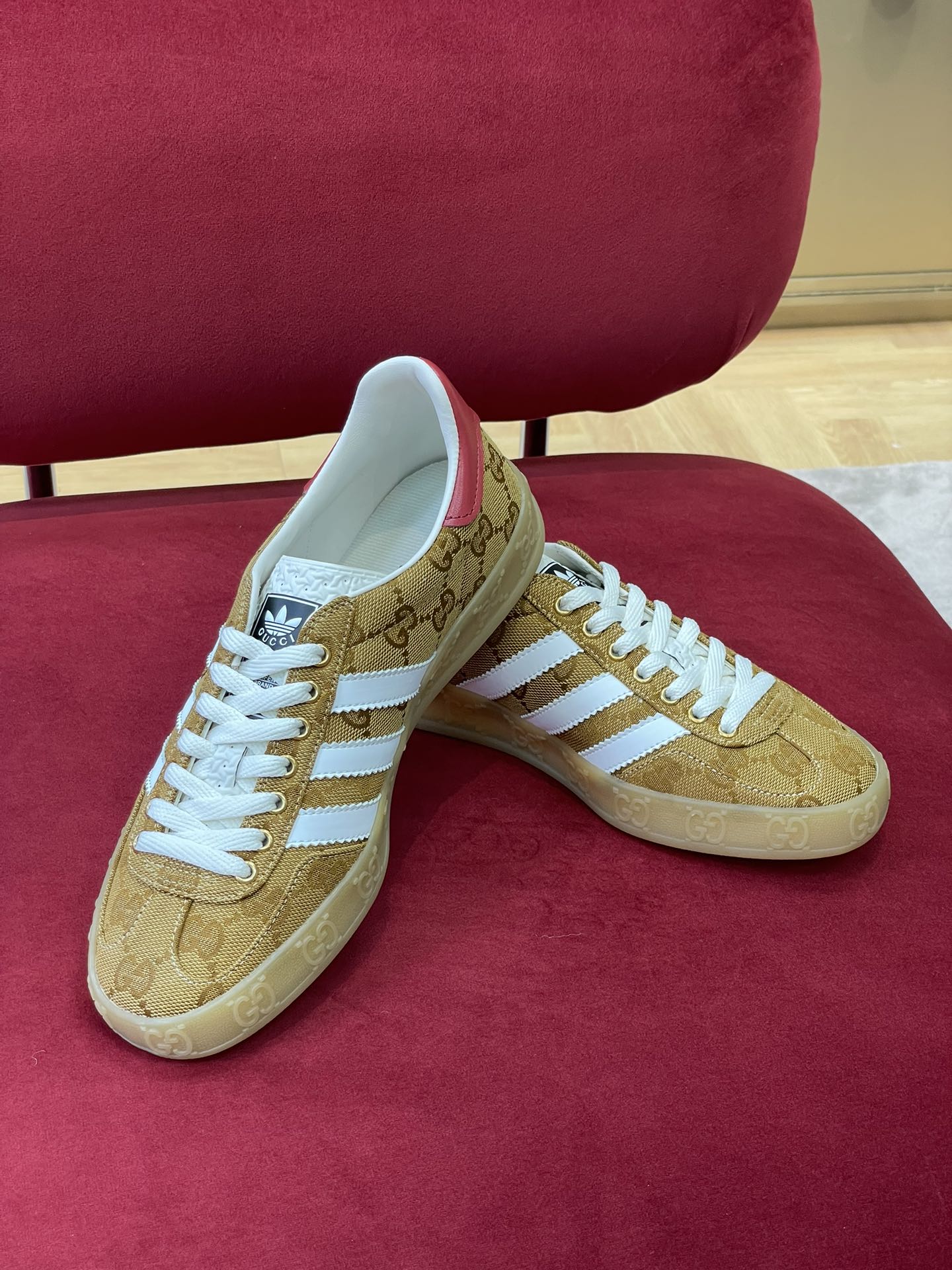 Новинка сезона осень/зима 2022 от Gucci - Коллаборация - Кроссовки - Унисекс - Коричневый