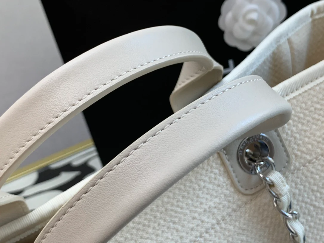 Пляжная сумка Chanel из коллекции осень/зима 2022 — белая — большая