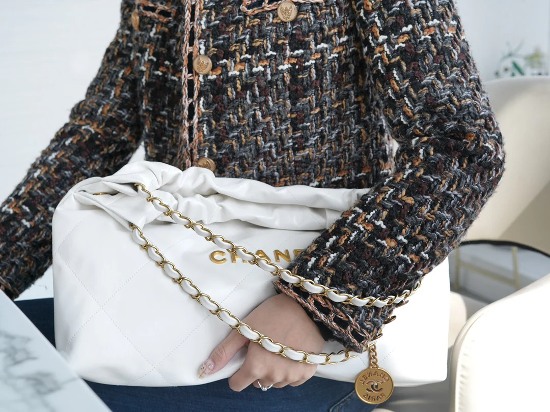 Сумка Chanel No. 22 - горизонтальная - белое золото