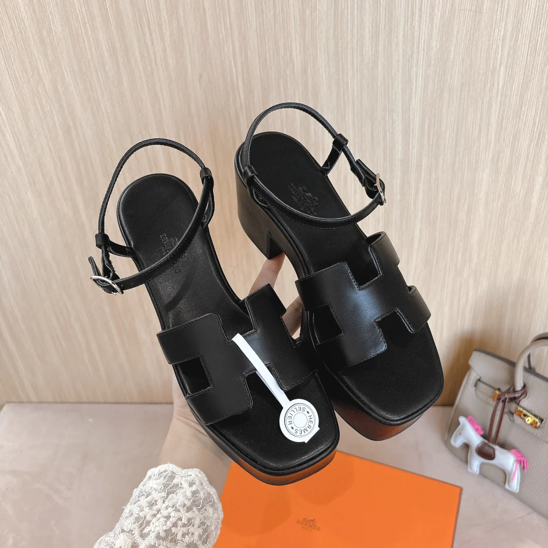 Кожаные босоножки на высоком каблуке Hermes 2024 - черные