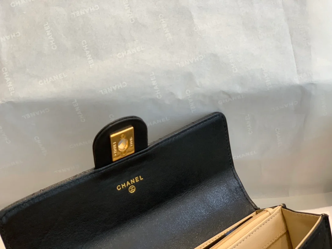 Chanel - с жемчужной цепочкой (woc)