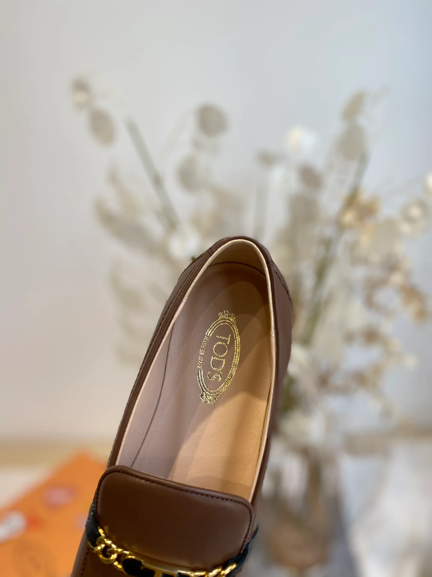 Tods - Сдержанные лоферы с тонкой цепочкой - 3