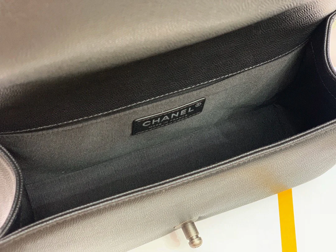 Chanel Boy 25 см 39