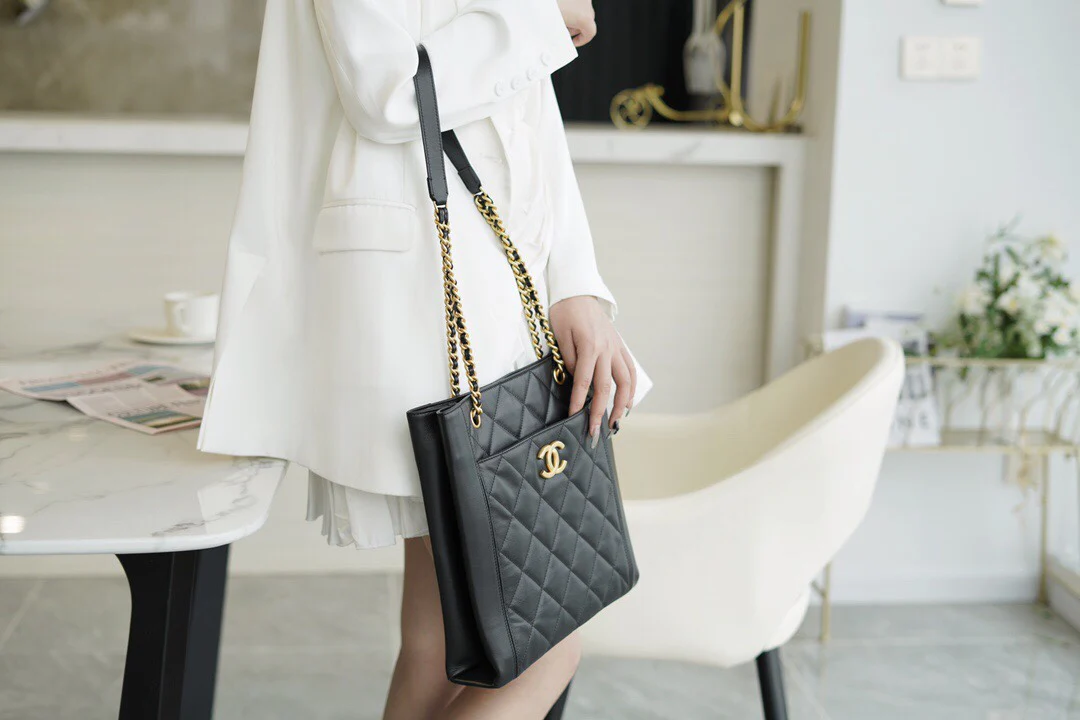 Кожаная сумка-шоппер Chanel