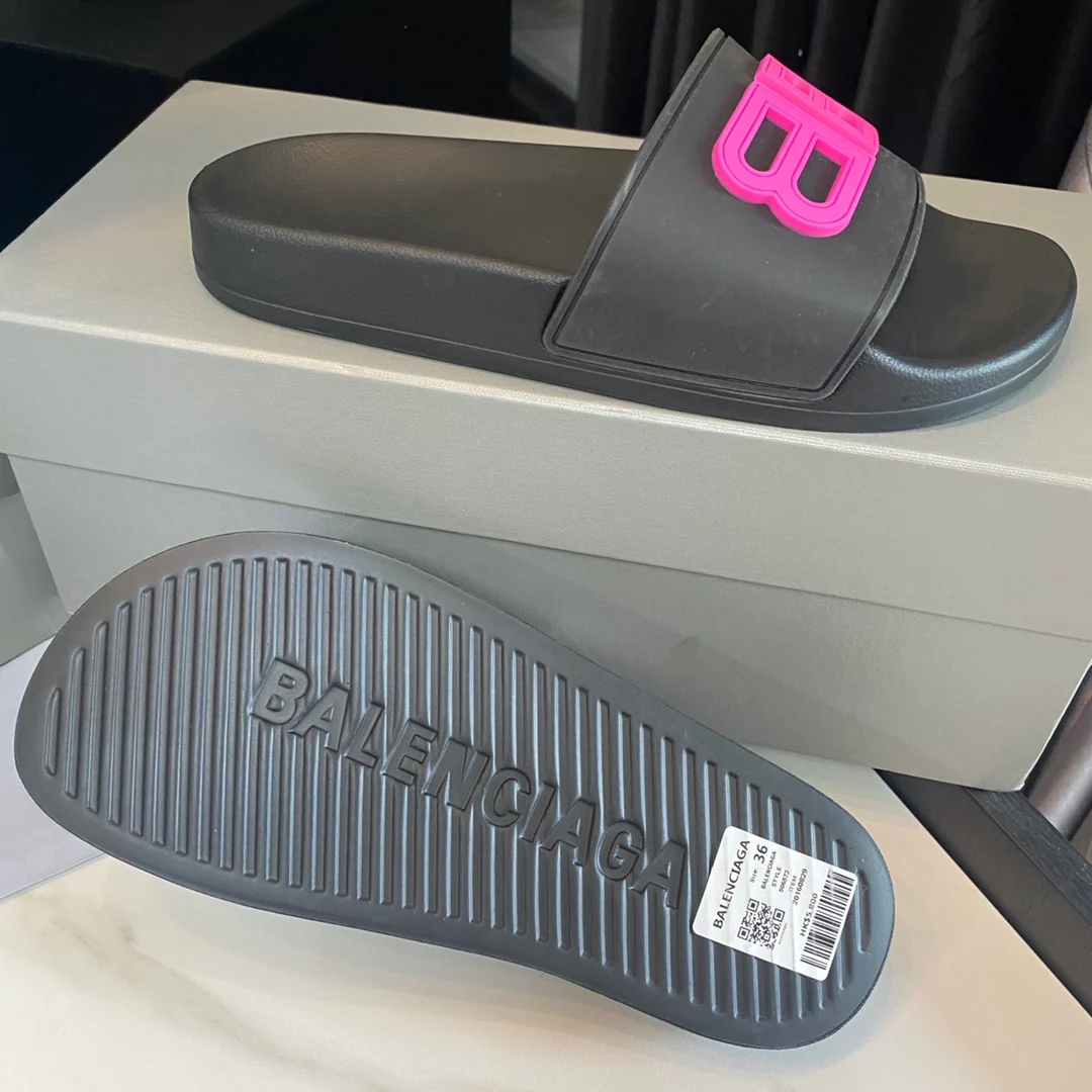 Balenciaga - Розовые тапочки