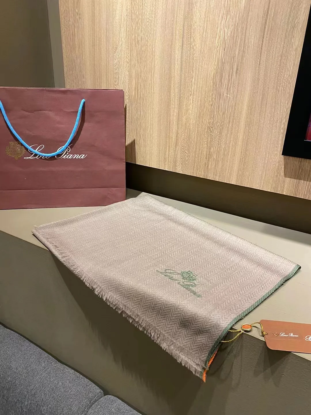 Loro Piana - Настоятельно рекомендуется - Кашемировый шарф из кашемира однотонного цвета в елочку (100 нитей) - 200 отрезков кашемировой пряжи - 90-200 см - 2