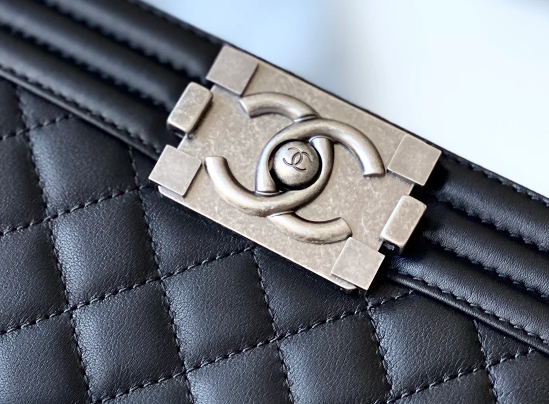 Chanel Le Boy 25 - Черная телячья кожа - Винтажная серебряная пряжка