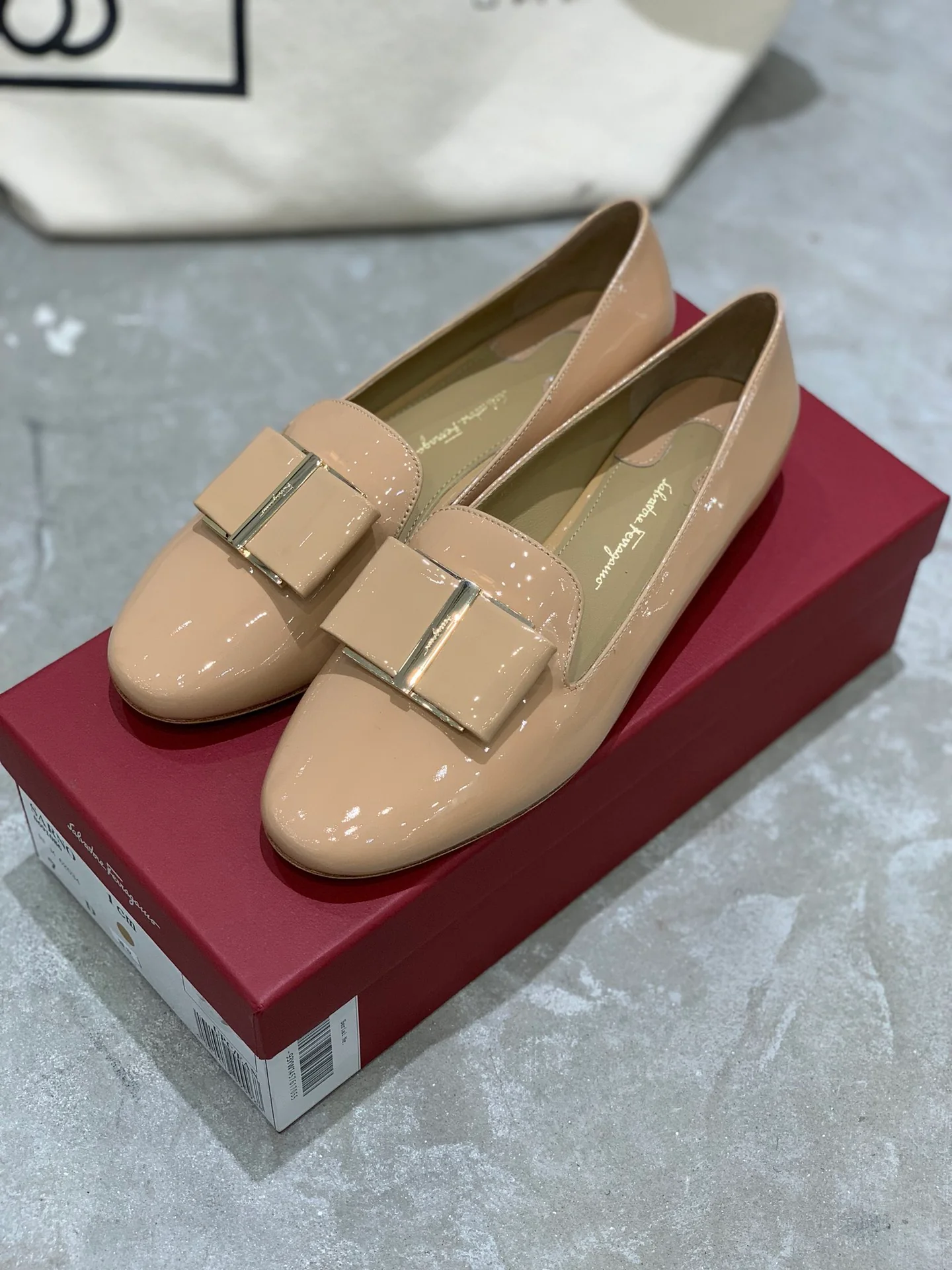 Туфли Salvatore Ferragamo - круглый носок с большим бантом - сливовый каблук - лоферы