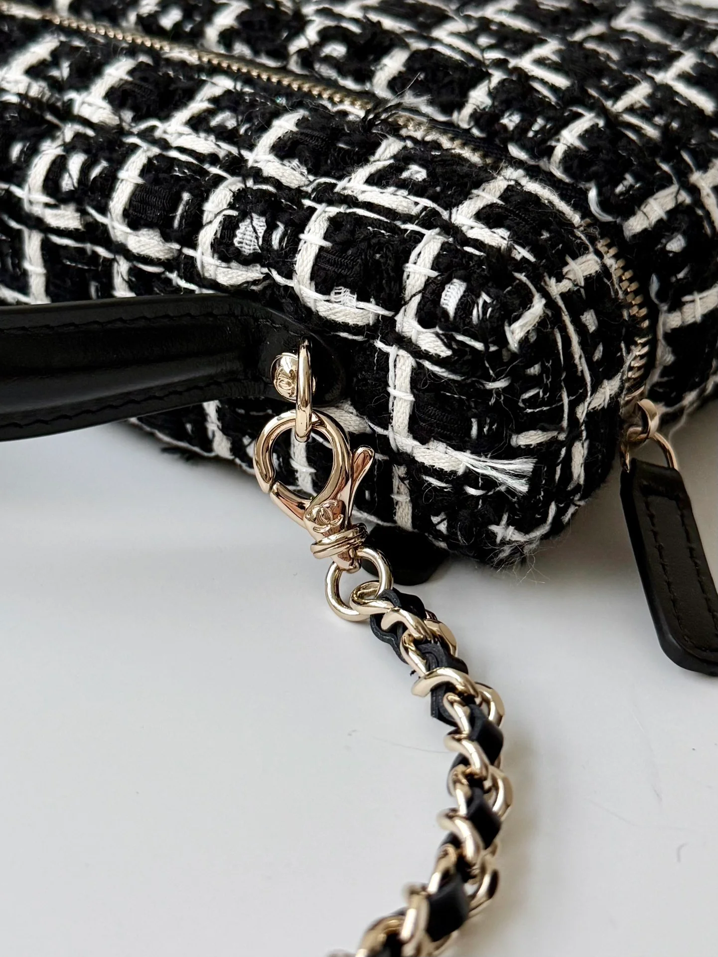 Сумка-ланч Chanel LP из шерсти, черная.